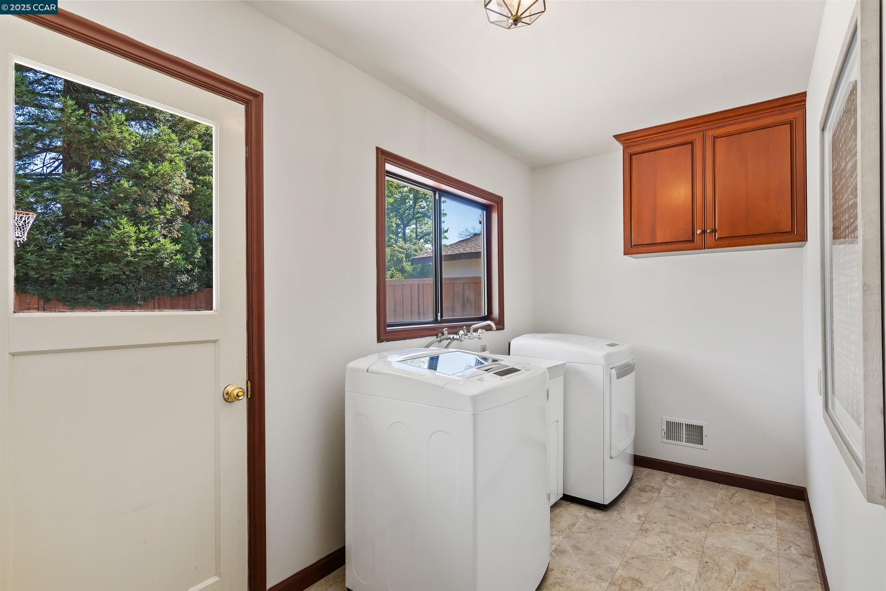 Detail Gallery Image 24 of 29 For 372 El Divisadero Ave, Walnut Creek,  CA 94598 - 4 Beds | 2 Baths