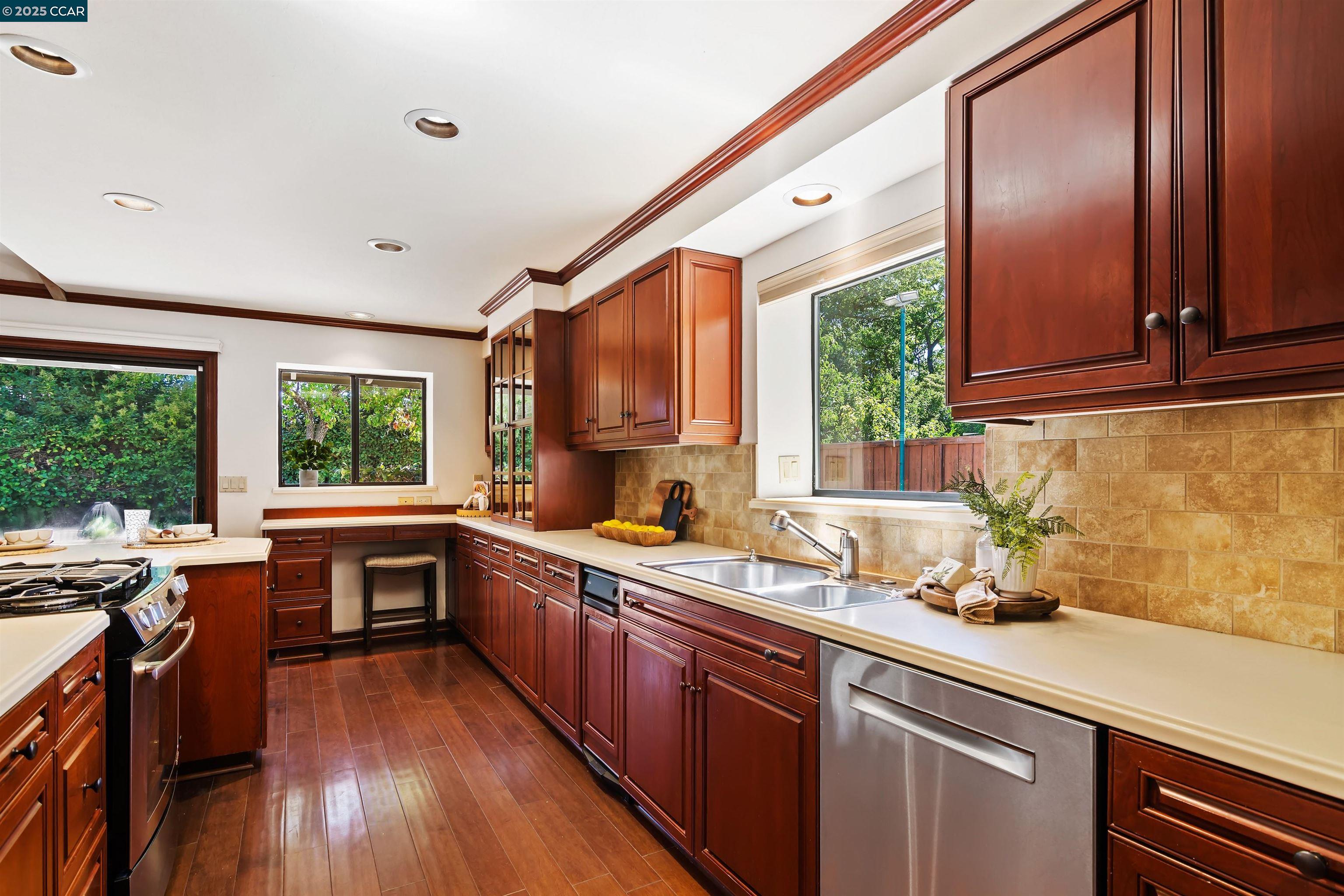 Detail Gallery Image 9 of 29 For 372 El Divisadero Ave, Walnut Creek,  CA 94598 - 4 Beds | 2 Baths
