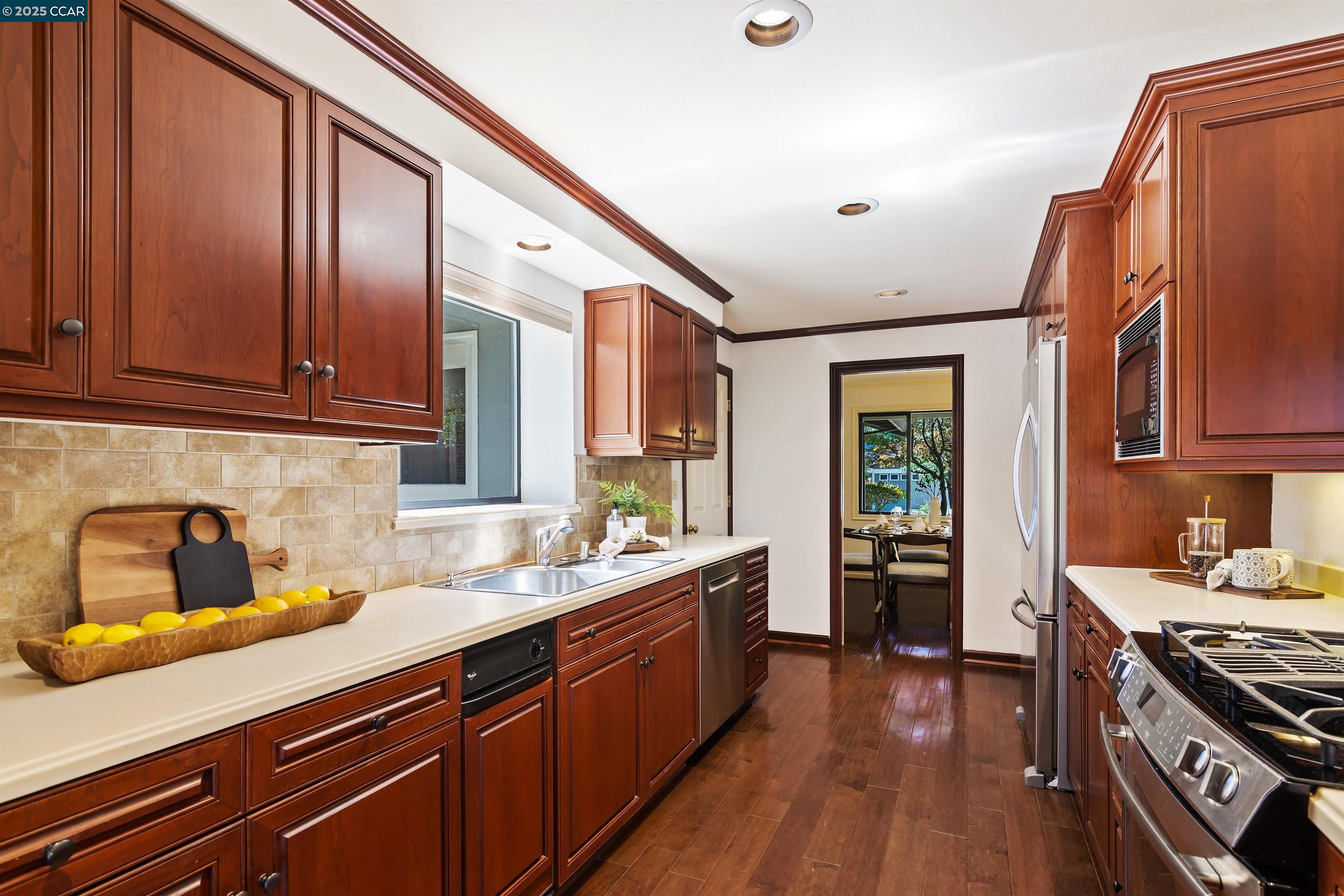 Detail Gallery Image 10 of 29 For 372 El Divisadero Ave, Walnut Creek,  CA 94598 - 4 Beds | 2 Baths