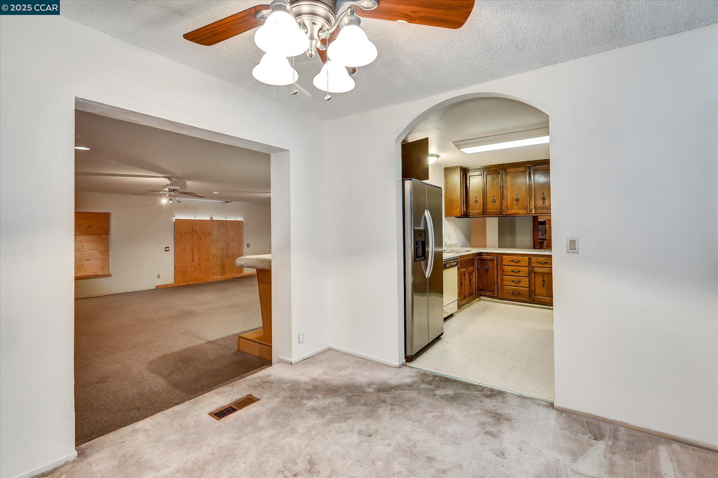 Detail Gallery Image 10 of 38 For 1069 16th St, Oakland,  CA 94607 - 3 Beds | 4/1 Baths