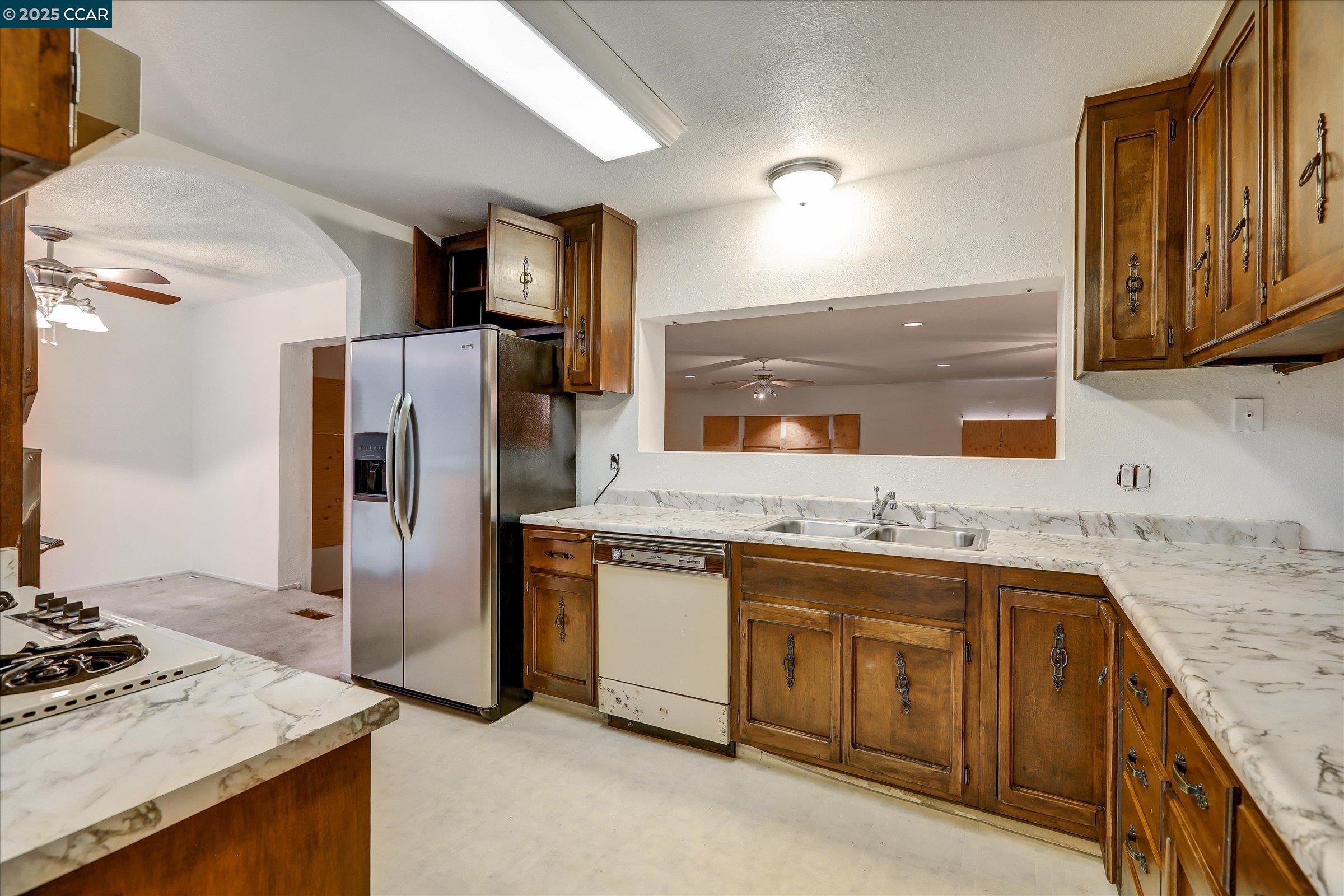 Detail Gallery Image 12 of 38 For 1069 16th St, Oakland,  CA 94607 - 3 Beds | 4/1 Baths