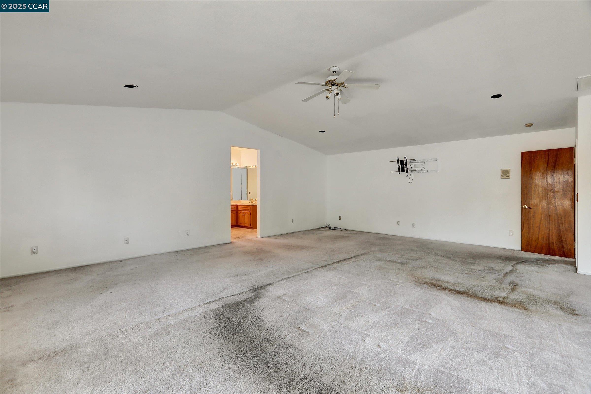 Detail Gallery Image 17 of 38 For 1069 16th St, Oakland,  CA 94607 - 3 Beds | 4/1 Baths