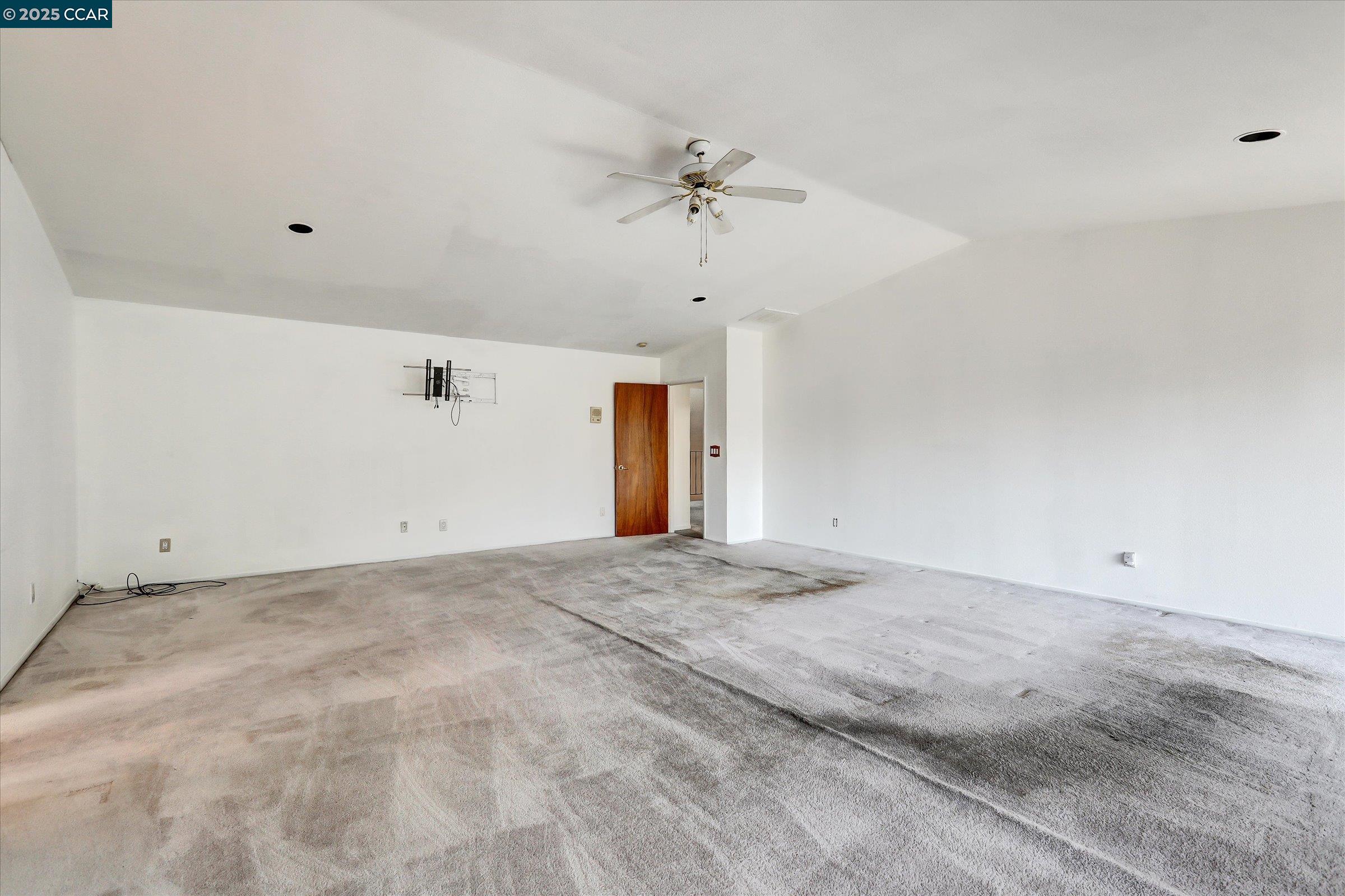 Detail Gallery Image 18 of 38 For 1069 16th St, Oakland,  CA 94607 - 3 Beds | 4/1 Baths