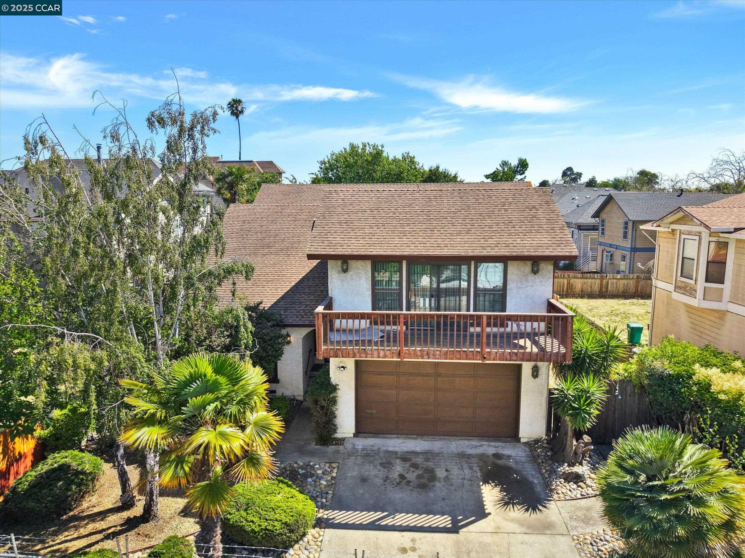Detail Gallery Image 2 of 38 For 1069 16th St, Oakland,  CA 94607 - 3 Beds | 4/1 Baths