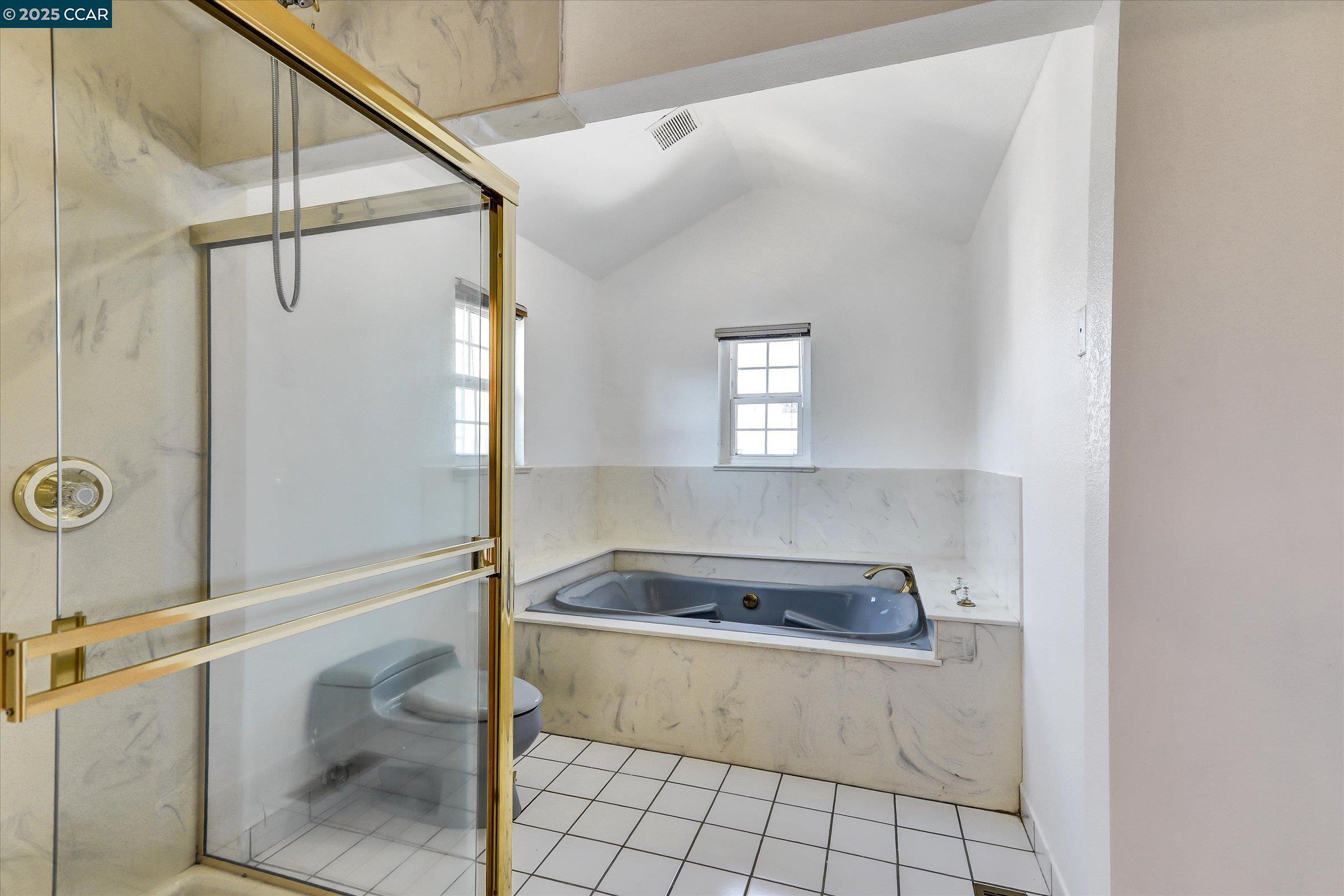 Detail Gallery Image 21 of 38 For 1069 16th St, Oakland,  CA 94607 - 3 Beds | 4/1 Baths