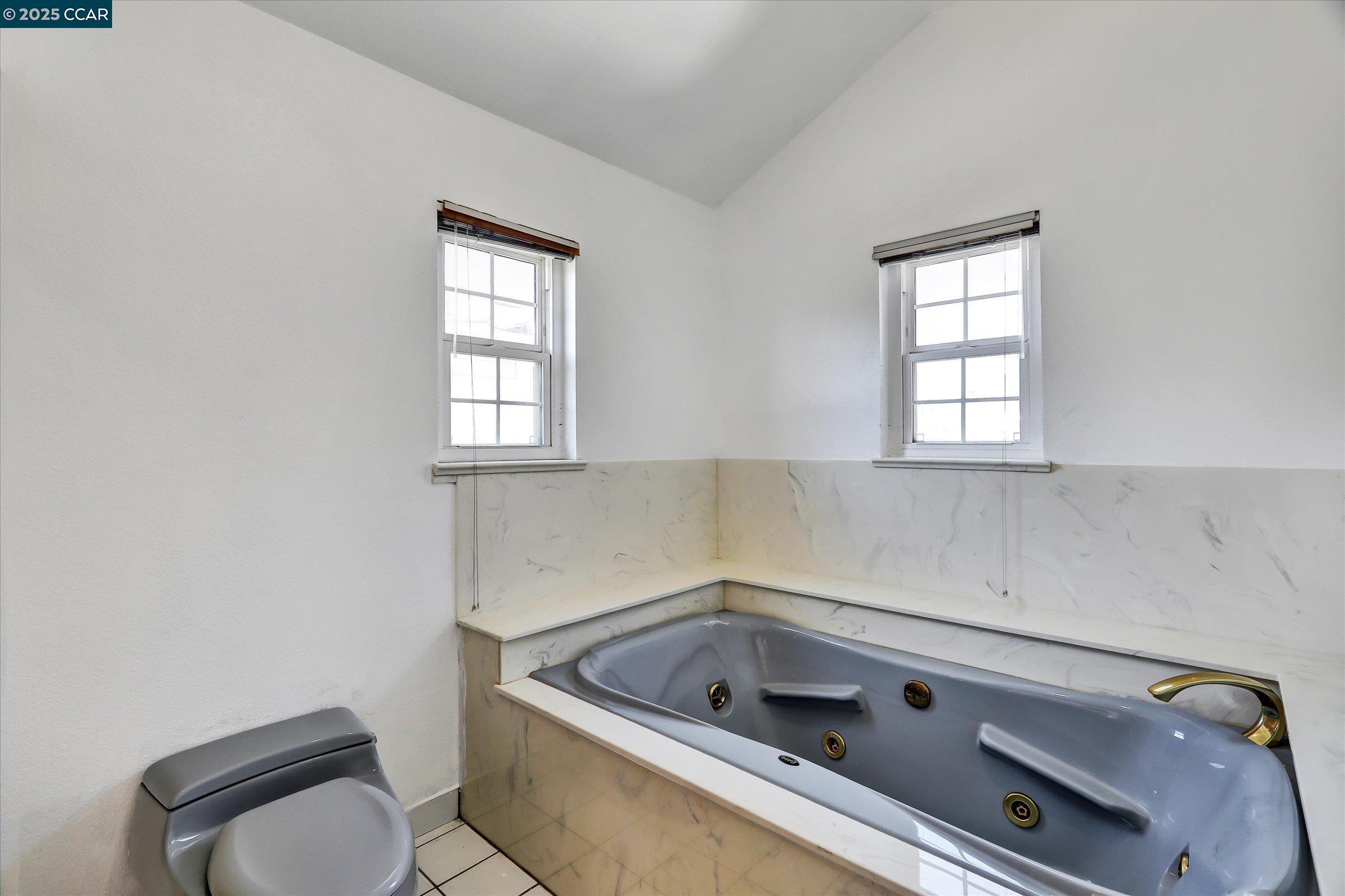 Detail Gallery Image 22 of 38 For 1069 16th St, Oakland,  CA 94607 - 3 Beds | 4/1 Baths