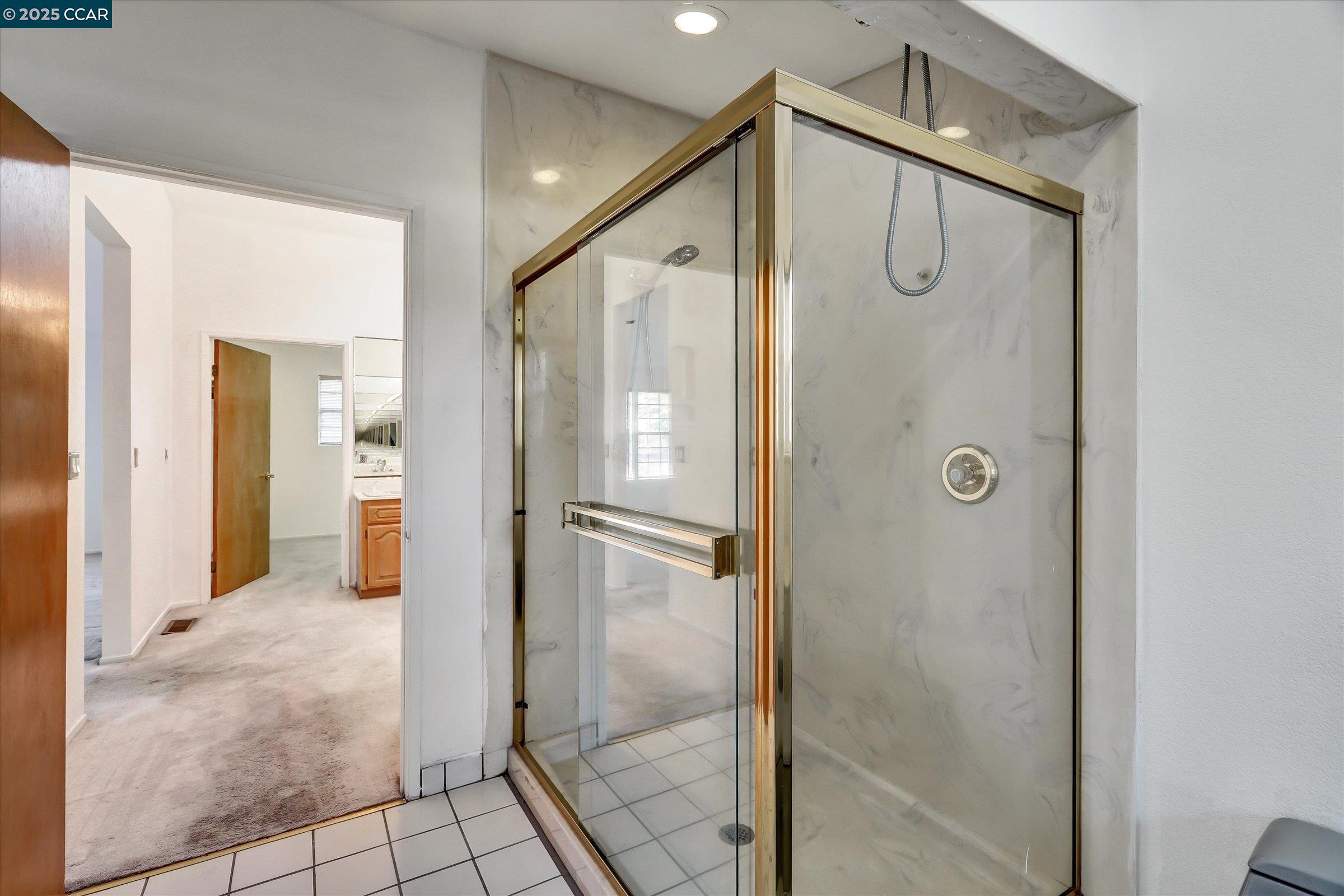 Detail Gallery Image 23 of 38 For 1069 16th St, Oakland,  CA 94607 - 3 Beds | 4/1 Baths