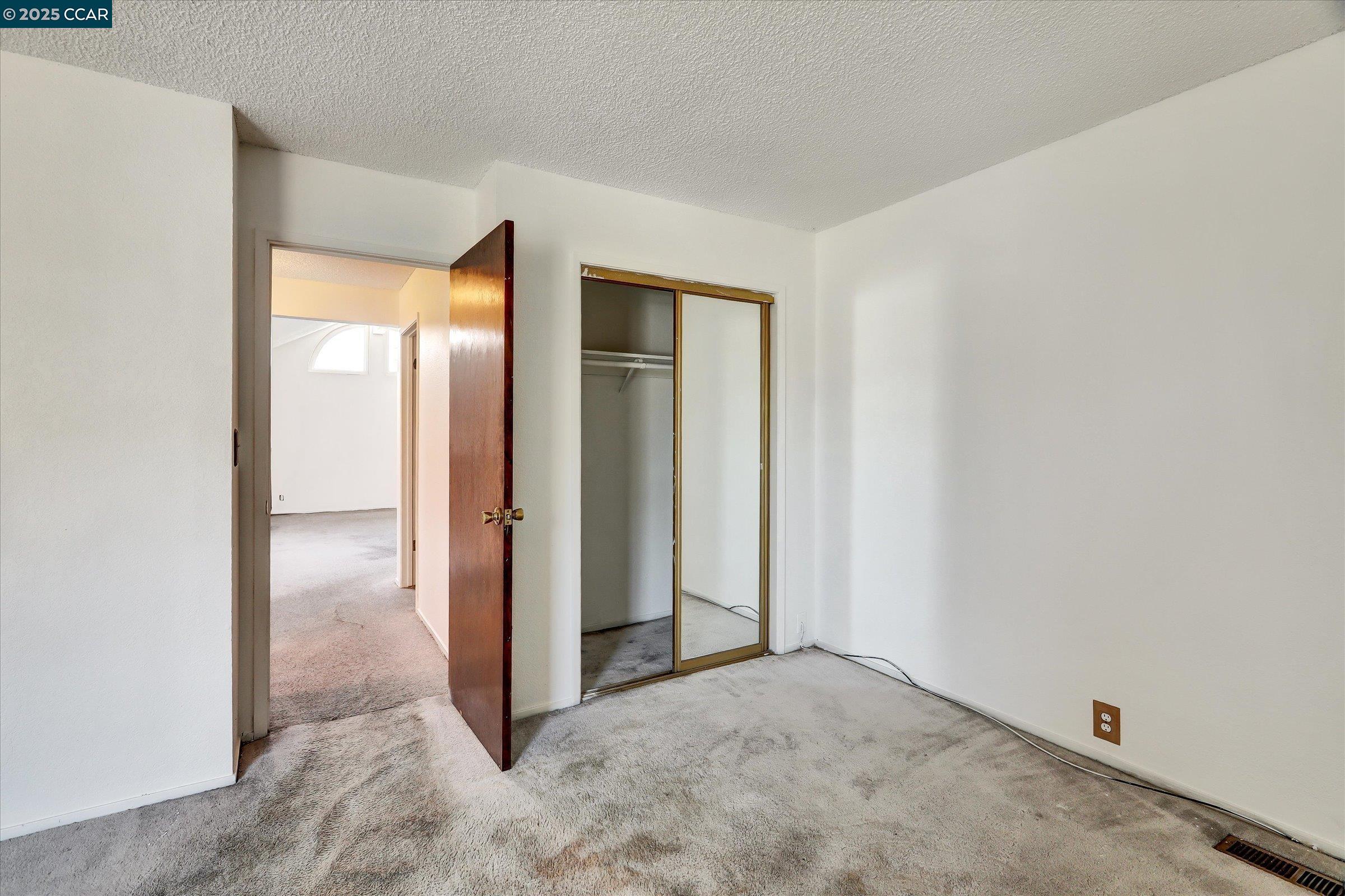 Detail Gallery Image 27 of 38 For 1069 16th St, Oakland,  CA 94607 - 3 Beds | 4/1 Baths