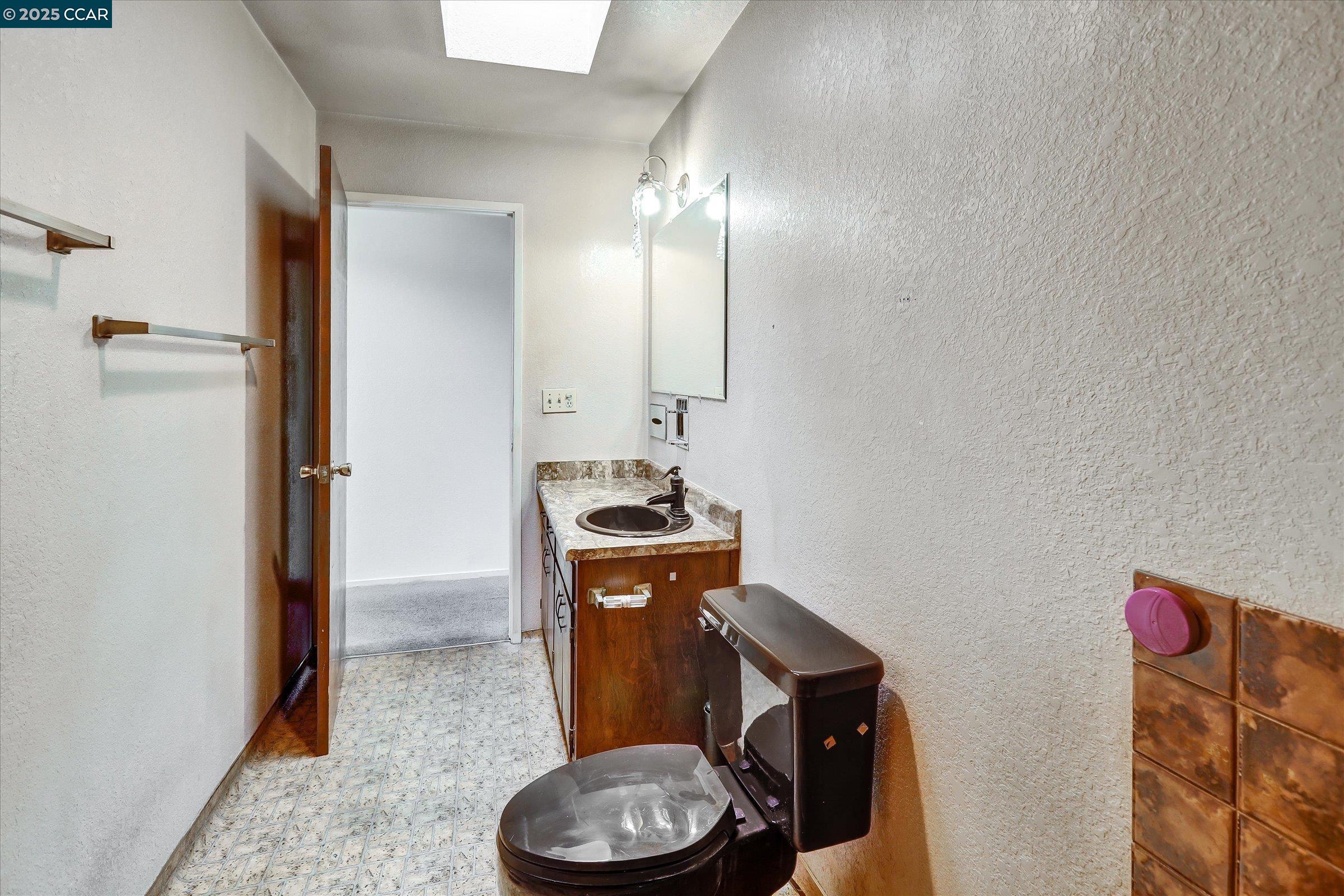 Detail Gallery Image 29 of 38 For 1069 16th St, Oakland,  CA 94607 - 3 Beds | 4/1 Baths