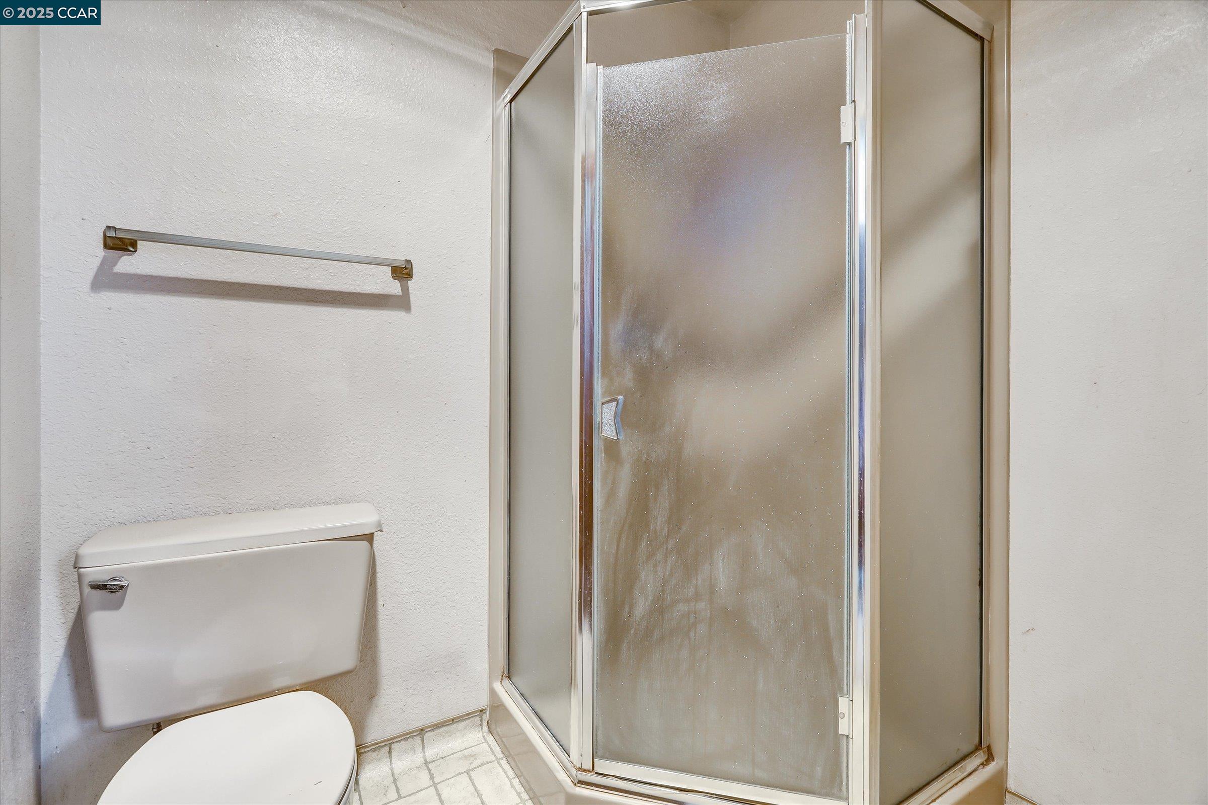 Detail Gallery Image 34 of 38 For 1069 16th St, Oakland,  CA 94607 - 3 Beds | 4/1 Baths