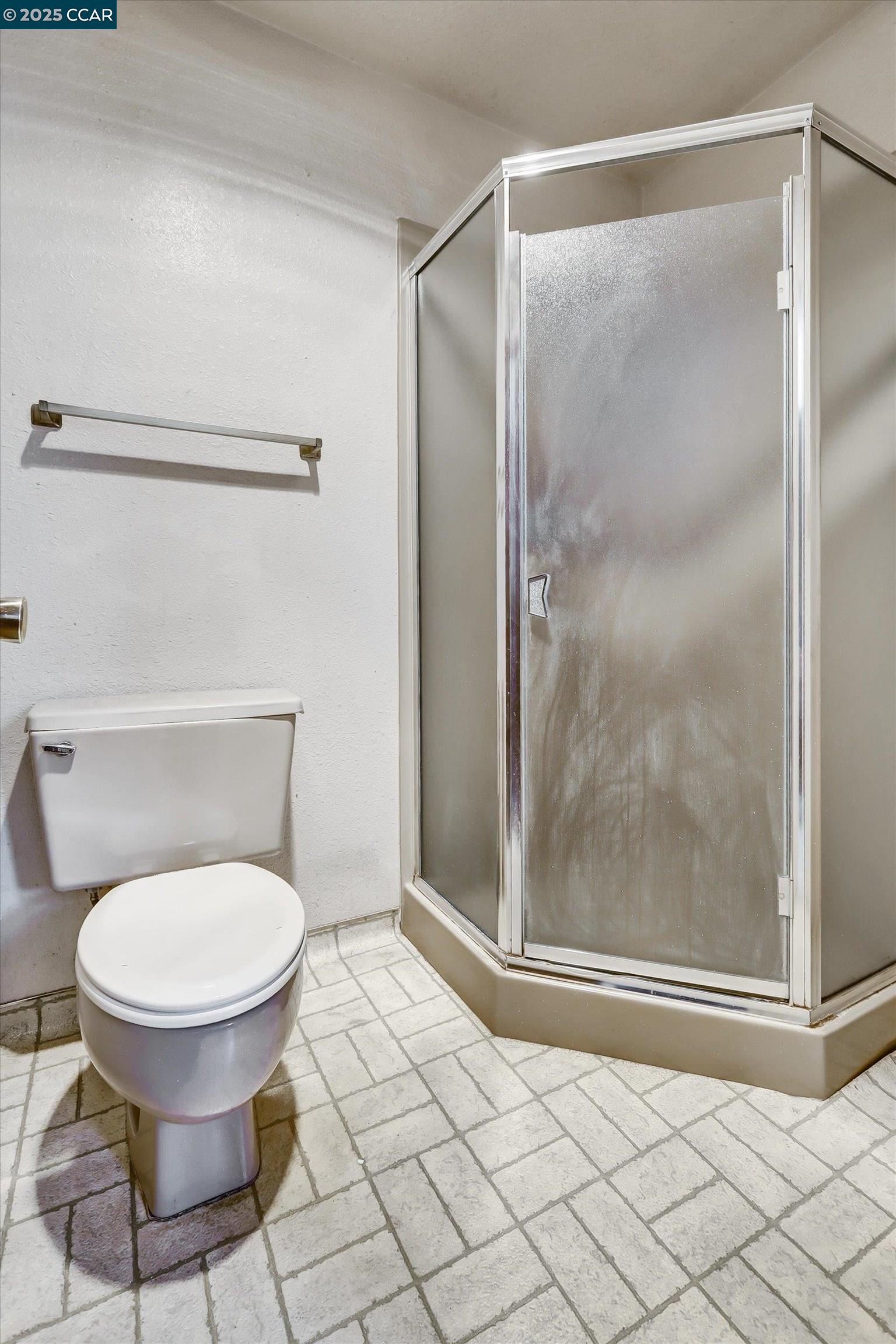 Detail Gallery Image 35 of 38 For 1069 16th St, Oakland,  CA 94607 - 3 Beds | 4/1 Baths