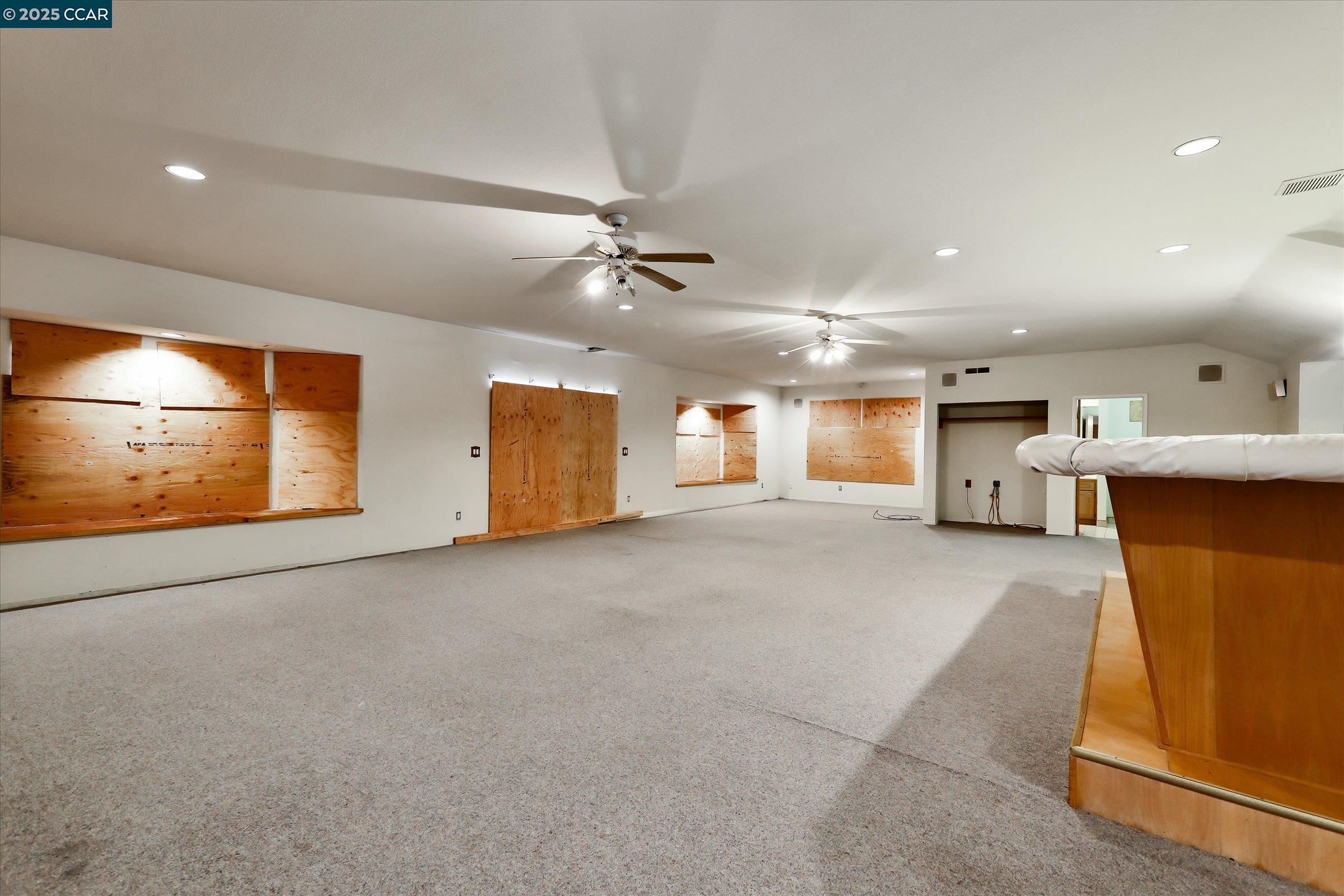 Detail Gallery Image 8 of 38 For 1069 16th St, Oakland,  CA 94607 - 3 Beds | 4/1 Baths