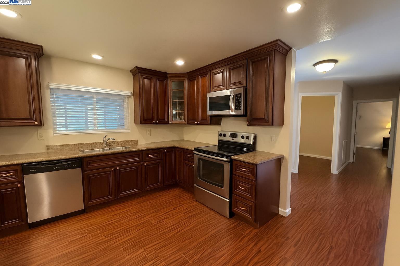 Detail Gallery Image 5 of 12 For 167 Kona Cir #167,  Union City,  CA 94587 - 2 Beds | 2 Baths