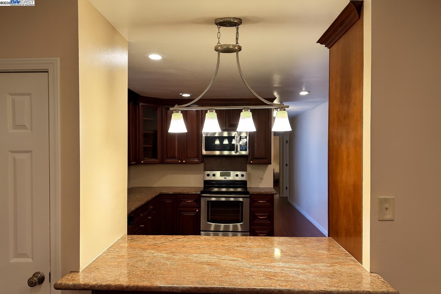 Detail Gallery Image 6 of 12 For 167 Kona Cir #167,  Union City,  CA 94587 - 2 Beds | 2 Baths
