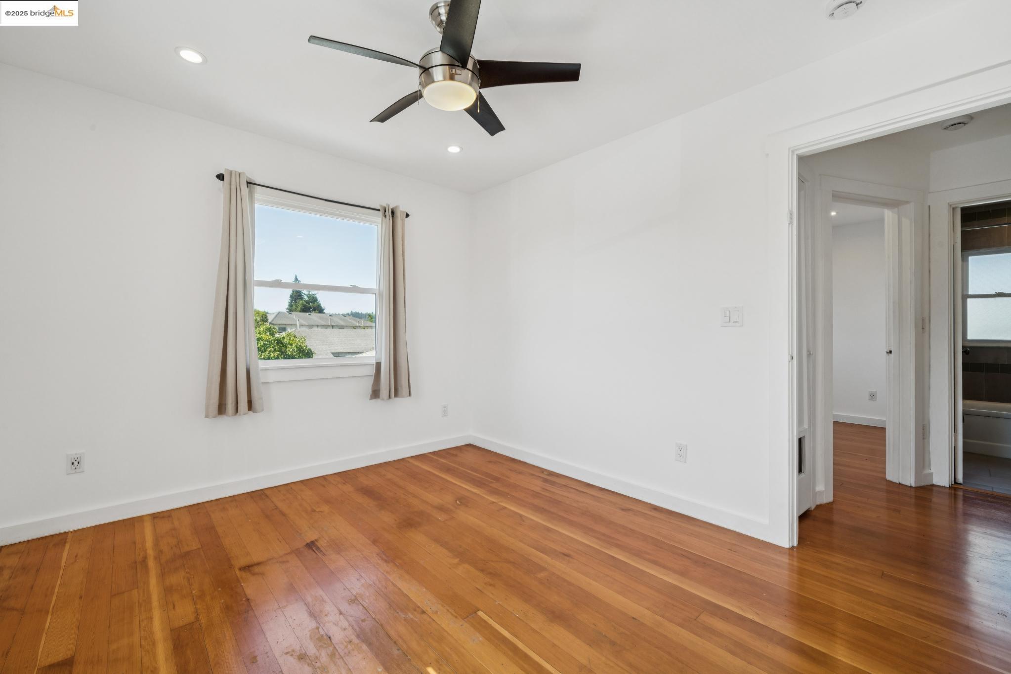 Detail Gallery Image 17 of 25 For 137 Collins St, Richmond,  CA 94801 - 2 Beds | 1 Baths