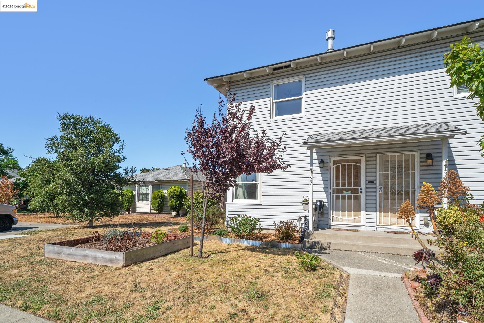 Detail Gallery Image 3 of 25 For 137 Collins St, Richmond,  CA 94801 - 2 Beds | 1 Baths