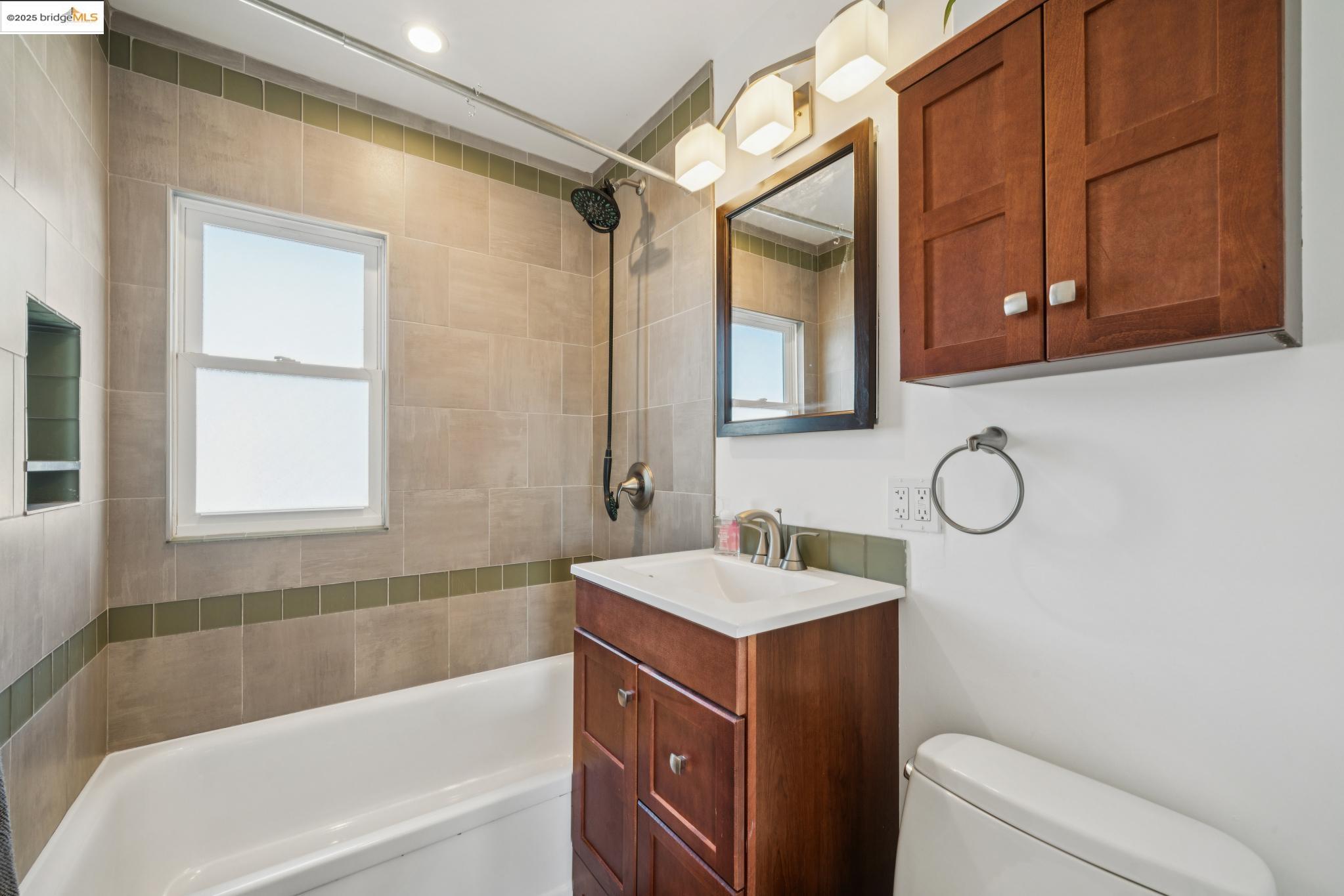 Detail Gallery Image 22 of 25 For 137 Collins St, Richmond,  CA 94801 - 2 Beds | 1 Baths