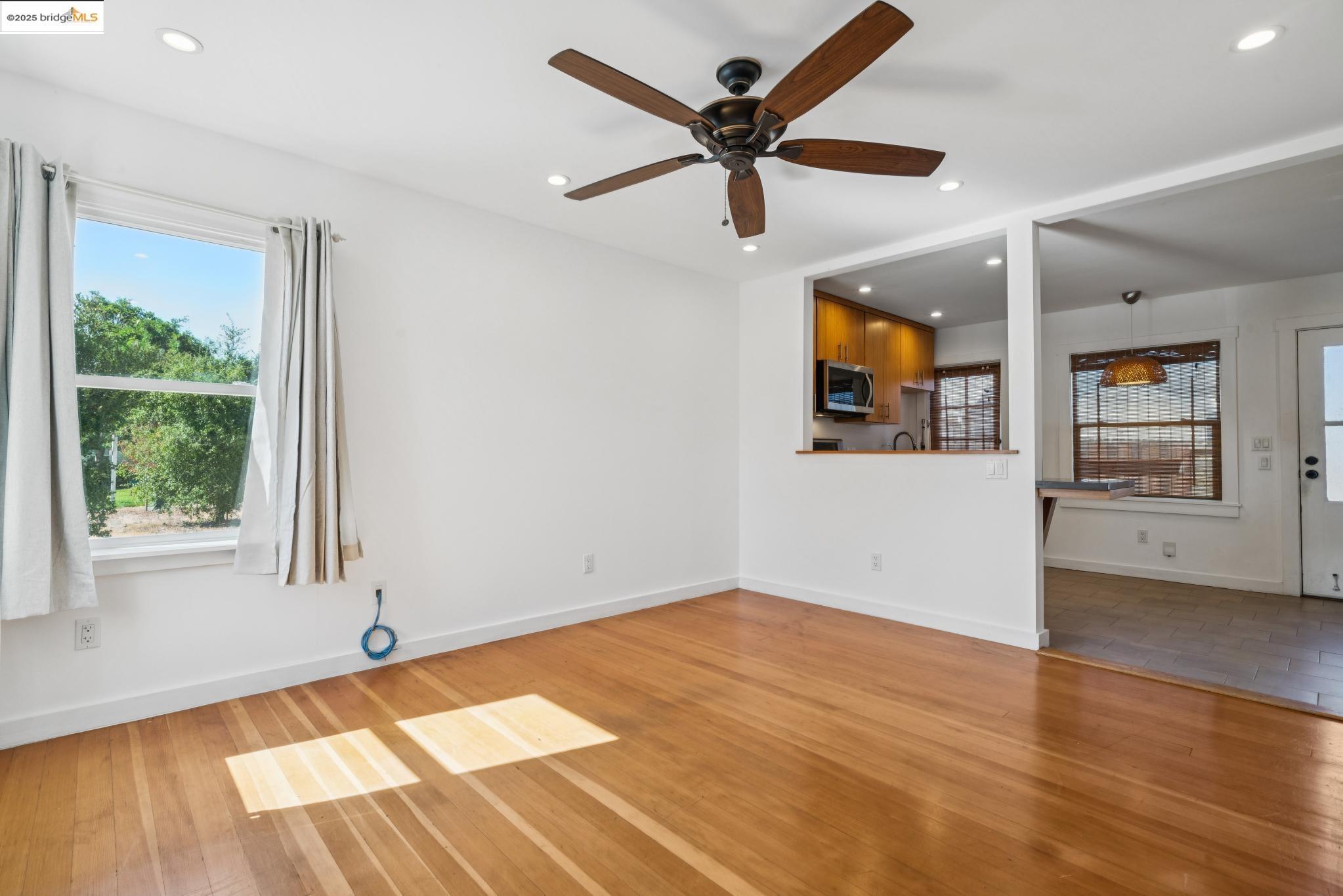 Detail Gallery Image 6 of 25 For 137 Collins St, Richmond,  CA 94801 - 2 Beds | 1 Baths