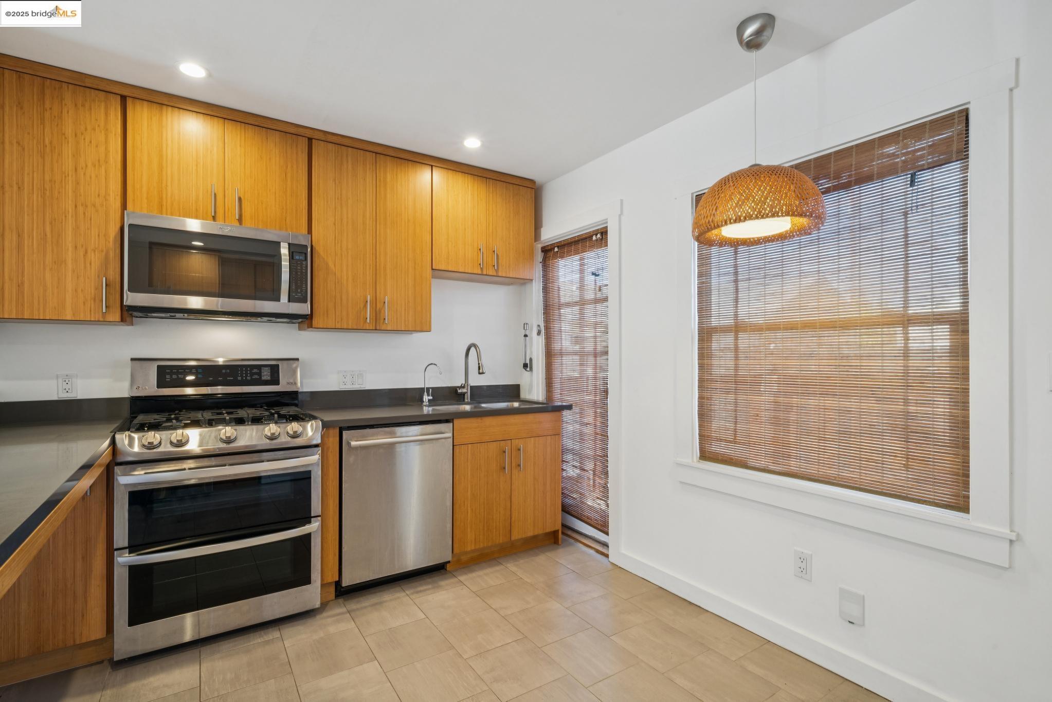 Detail Gallery Image 10 of 25 For 137 Collins St, Richmond,  CA 94801 - 2 Beds | 1 Baths