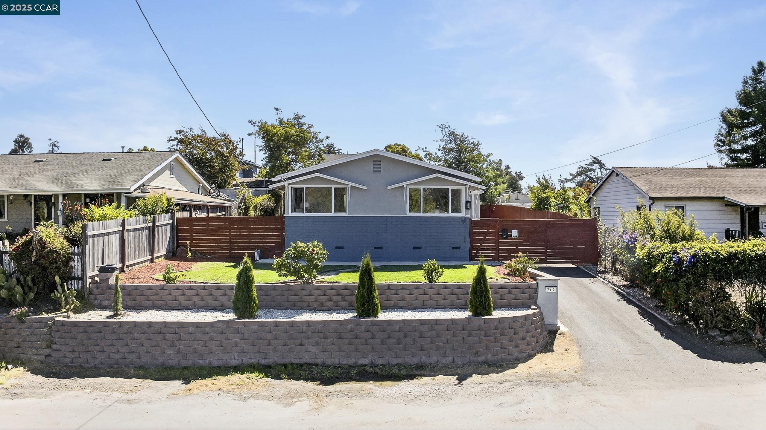 Detail Gallery Image 1 of 60 For 742 Alhambra Rd, El Sobrante,  CA 94803 - 3 Beds | 2 Baths