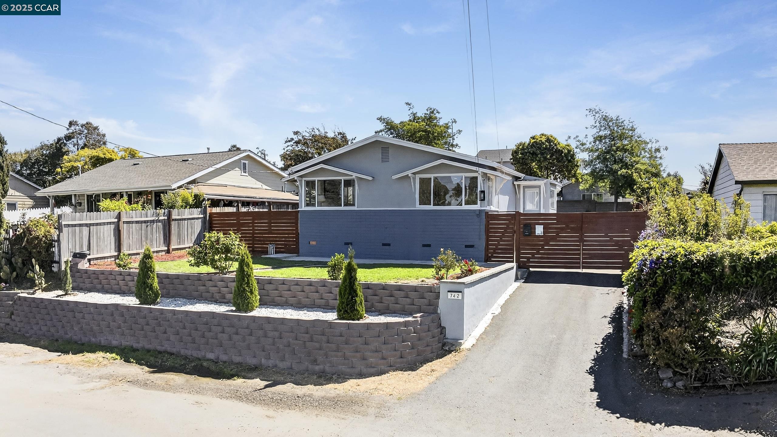 Detail Gallery Image 2 of 60 For 742 Alhambra Rd, El Sobrante,  CA 94803 - 3 Beds | 2 Baths