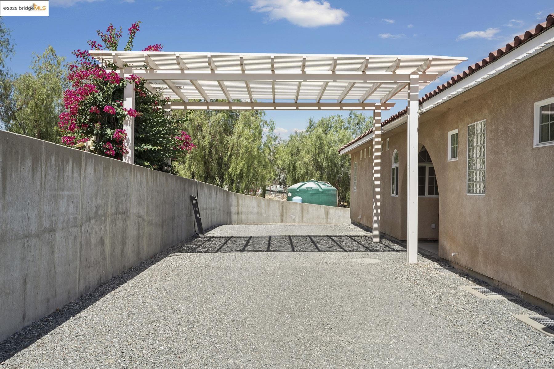 Detail Gallery Image 11 of 52 For 4221 Briones Valley Rd, Brentwood,  CA 94513 - 3 Beds | 3 Baths