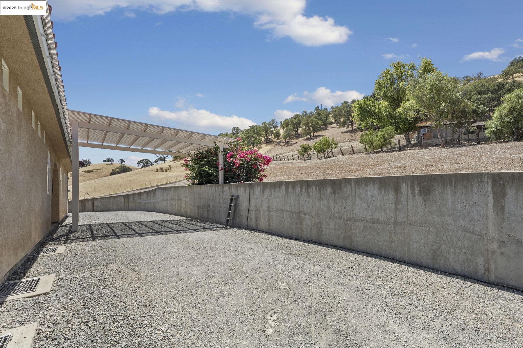 Detail Gallery Image 15 of 52 For 4221 Briones Valley Rd, Brentwood,  CA 94513 - 3 Beds | 3 Baths