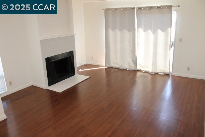 Detail Gallery Image 2 of 27 For 4811 Appian Way #3/5,  El Sobrante,  CA 94803 - 2 Beds | 1/1 Baths