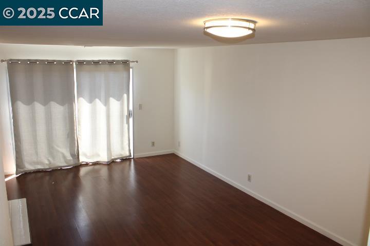Detail Gallery Image 3 of 27 For 4811 Appian Way #3/5,  El Sobrante,  CA 94803 - 2 Beds | 1/1 Baths