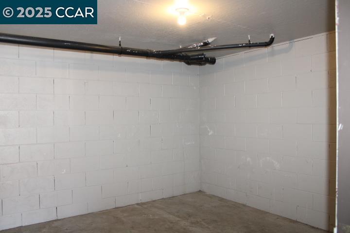 Detail Gallery Image 23 of 27 For 4811 Appian Way #3/5,  El Sobrante,  CA 94803 - 2 Beds | 1/1 Baths
