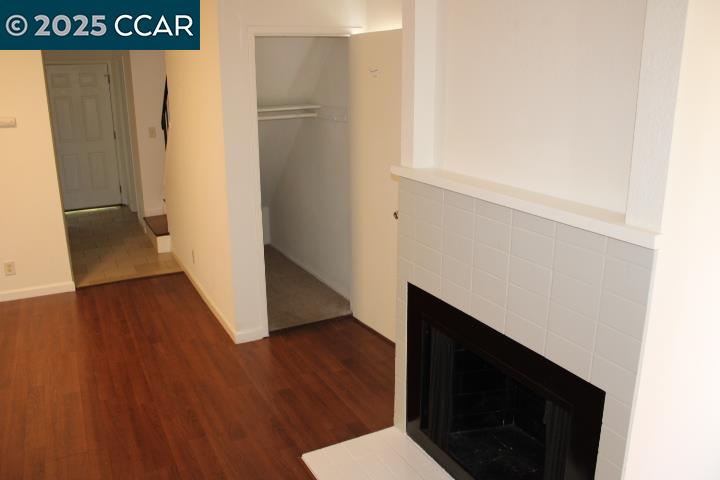 Detail Gallery Image 5 of 27 For 4811 Appian Way #3/5,  El Sobrante,  CA 94803 - 2 Beds | 1/1 Baths