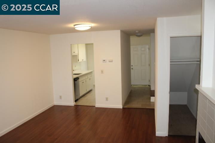 Detail Gallery Image 6 of 27 For 4811 Appian Way #3/5,  El Sobrante,  CA 94803 - 2 Beds | 1/1 Baths