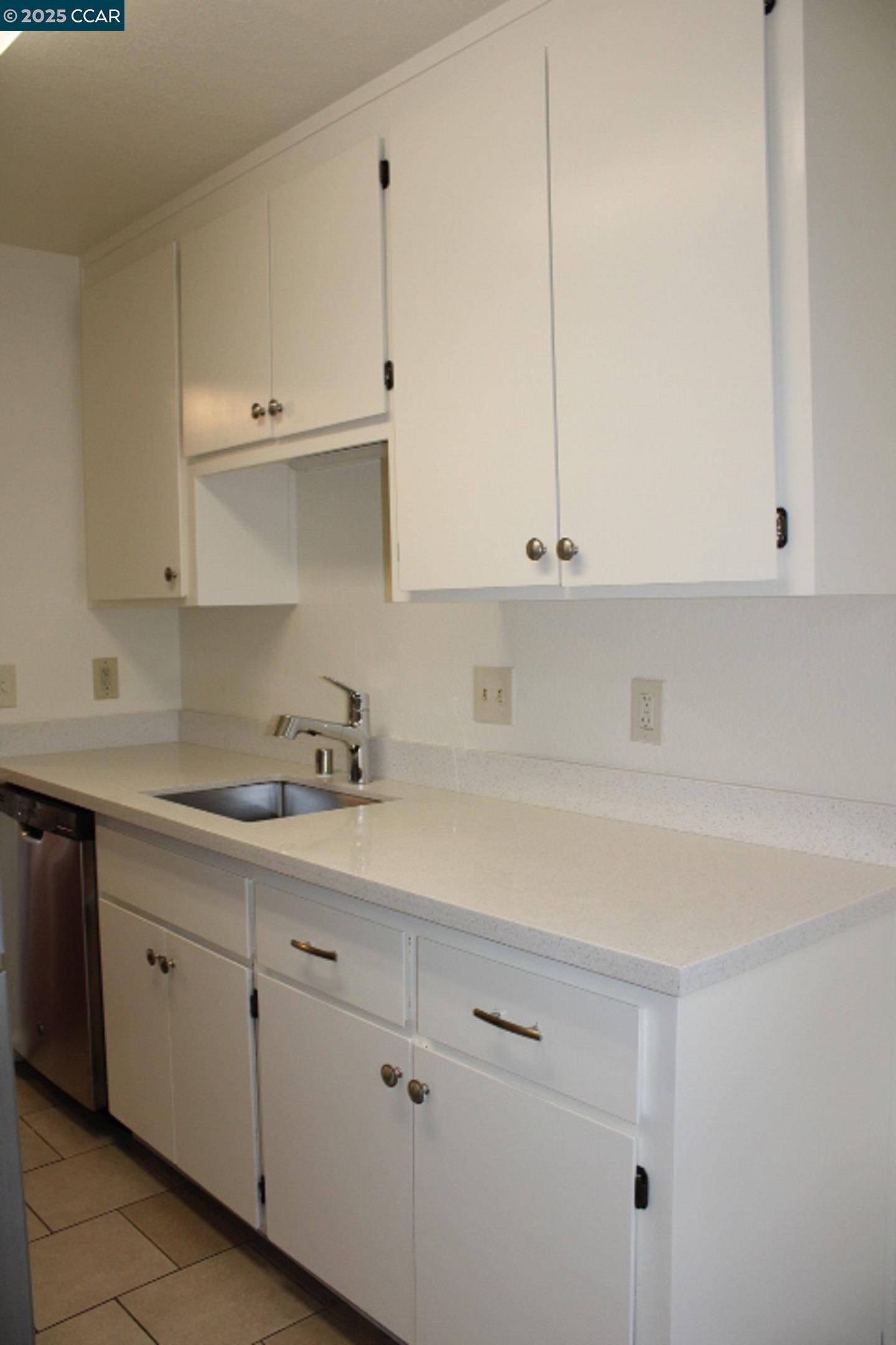 Detail Gallery Image 10 of 27 For 4811 Appian Way #3/5,  El Sobrante,  CA 94803 - 2 Beds | 1/1 Baths