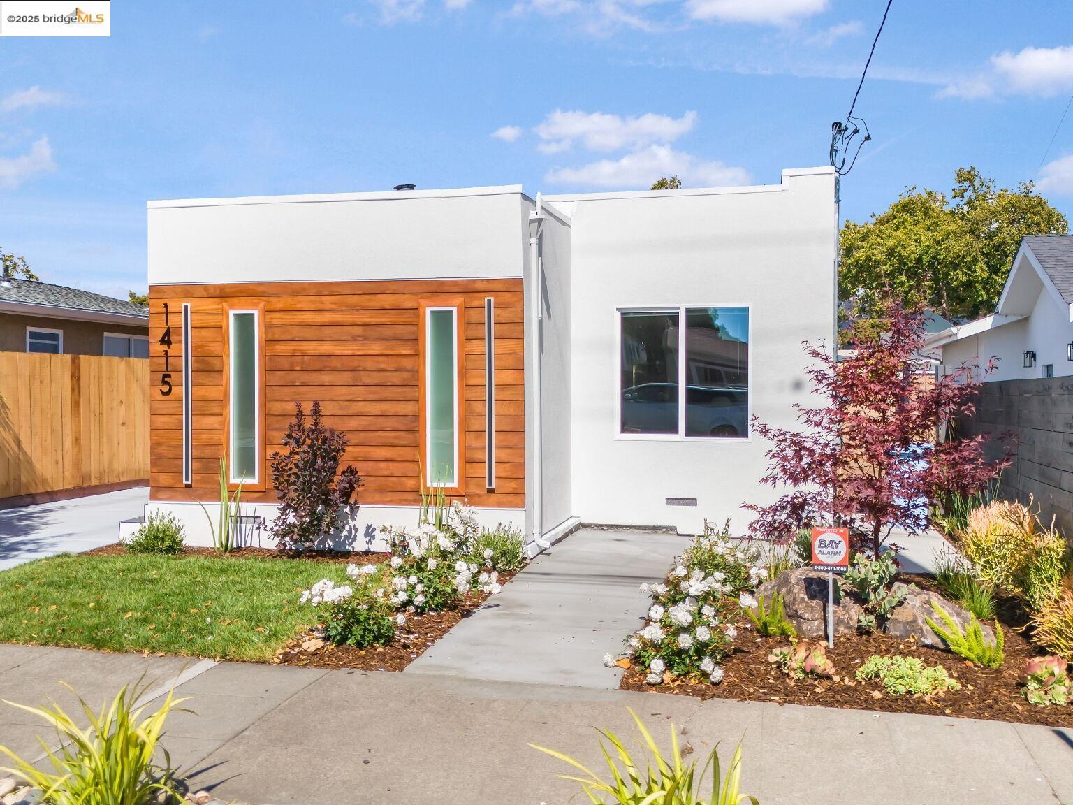 Detail Gallery Image 2 of 60 For 1415 10th St, Berkeley,  CA 94710 - 3 Beds | 3/1 Baths