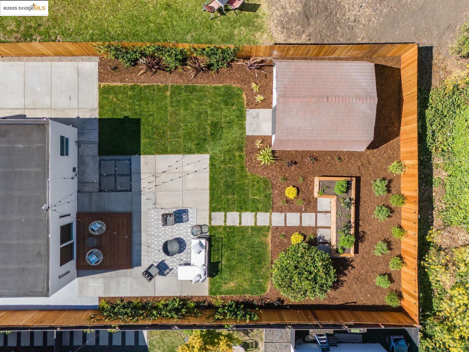 Detail Gallery Image 13 of 60 For 1415 10th St, Berkeley,  CA 94710 - 3 Beds | 3/1 Baths