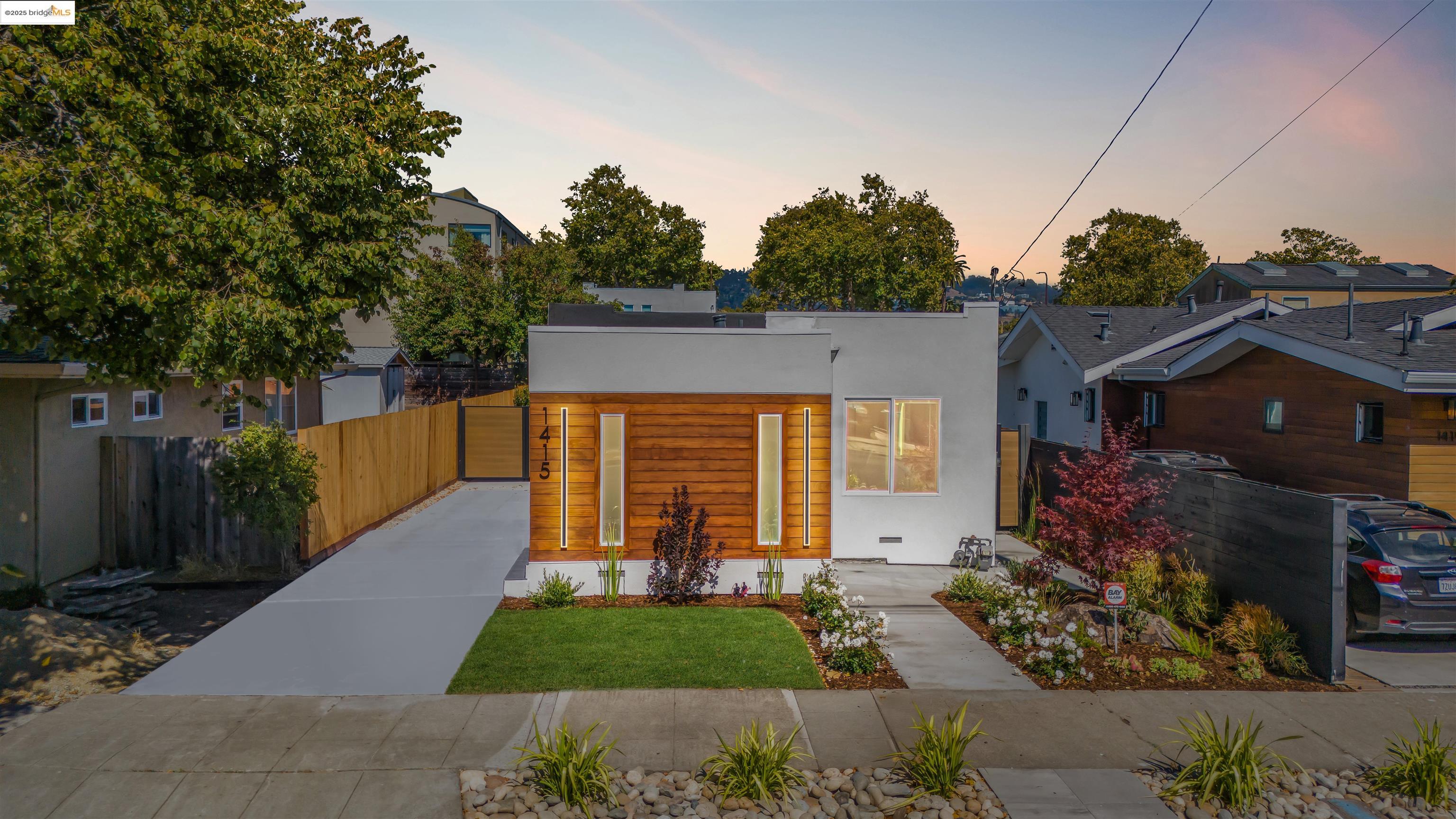 Detail Gallery Image 3 of 60 For 1415 10th St, Berkeley,  CA 94710 - 3 Beds | 3/1 Baths