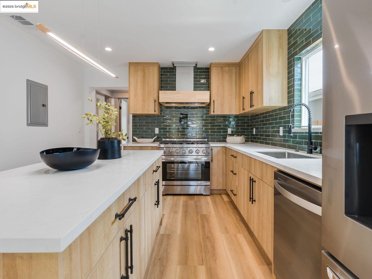 Detail Gallery Image 29 of 60 For 1415 10th St, Berkeley,  CA 94710 - 3 Beds | 3/1 Baths
