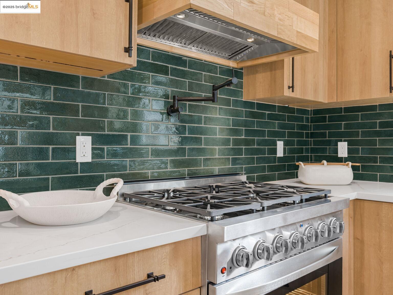 Detail Gallery Image 30 of 60 For 1415 10th St, Berkeley,  CA 94710 - 3 Beds | 3/1 Baths