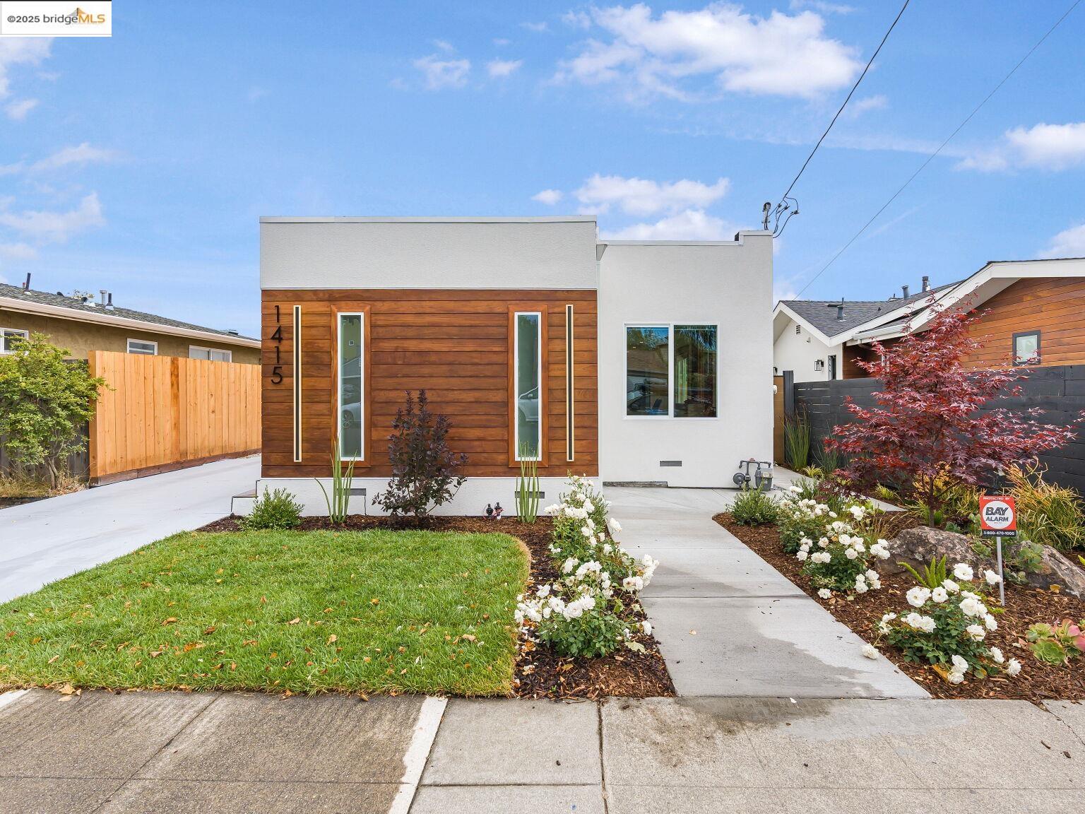 Detail Gallery Image 4 of 60 For 1415 10th St, Berkeley,  CA 94710 - 3 Beds | 3/1 Baths