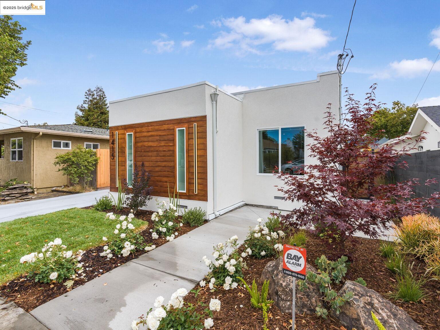 Detail Gallery Image 5 of 60 For 1415 10th St, Berkeley,  CA 94710 - 3 Beds | 3/1 Baths
