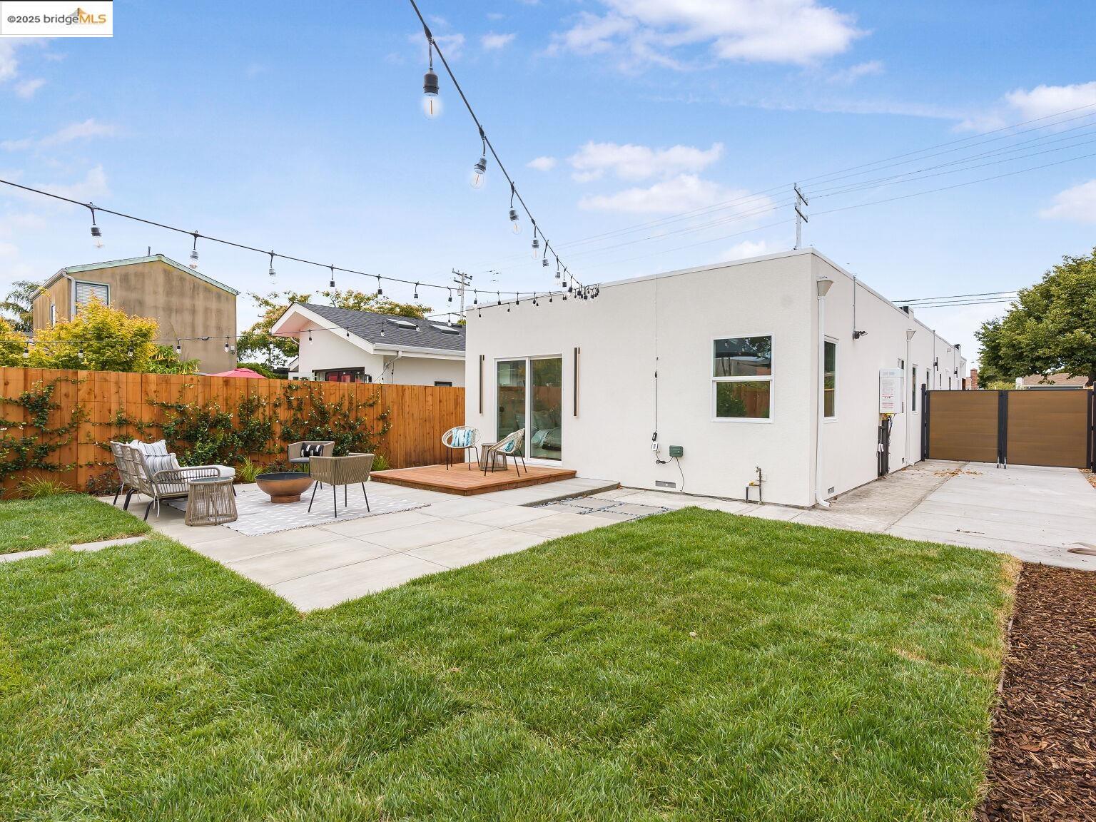 Detail Gallery Image 49 of 60 For 1415 10th St, Berkeley,  CA 94710 - 3 Beds | 3/1 Baths