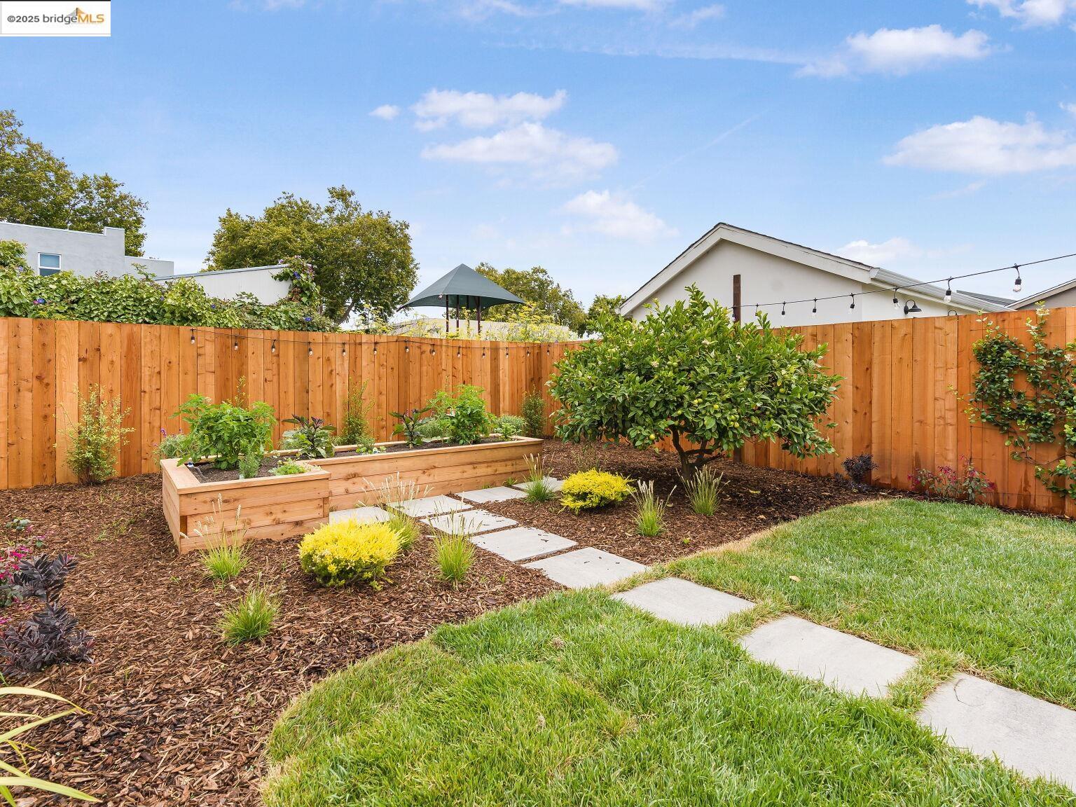 Detail Gallery Image 50 of 60 For 1415 10th St, Berkeley,  CA 94710 - 3 Beds | 3/1 Baths