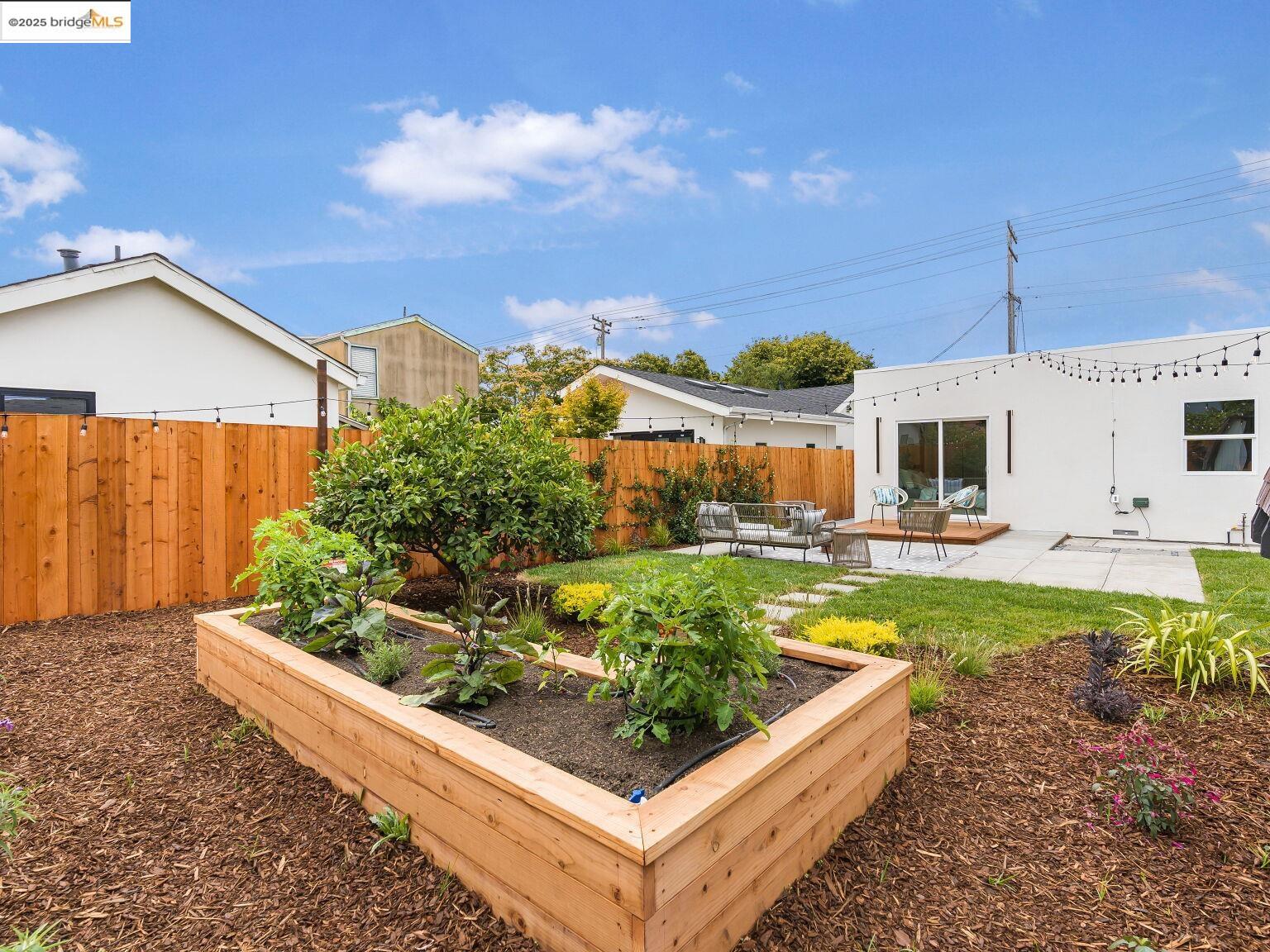 Detail Gallery Image 52 of 60 For 1415 10th St, Berkeley,  CA 94710 - 3 Beds | 3/1 Baths