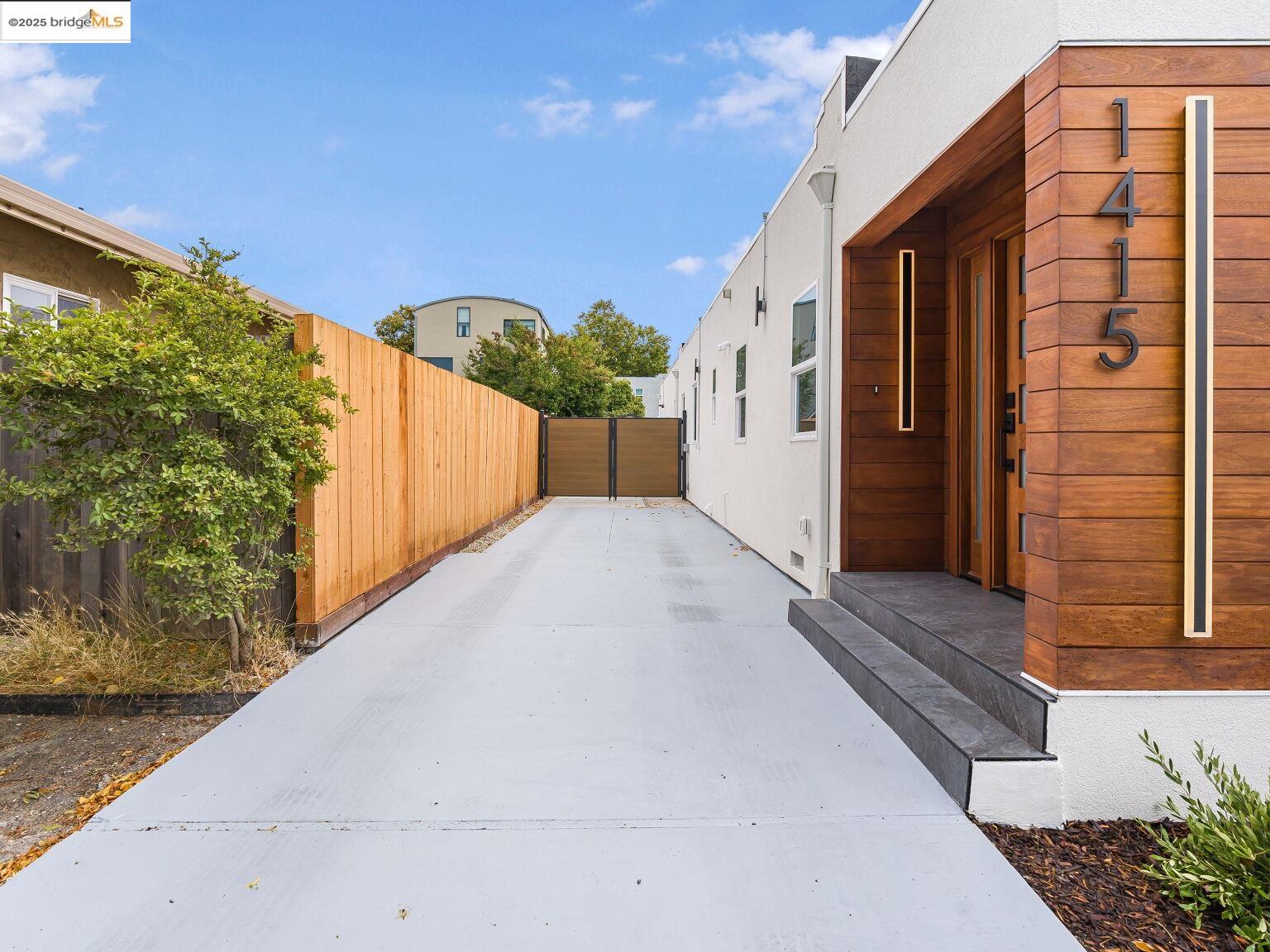 Detail Gallery Image 7 of 60 For 1415 10th St, Berkeley,  CA 94710 - 3 Beds | 3/1 Baths