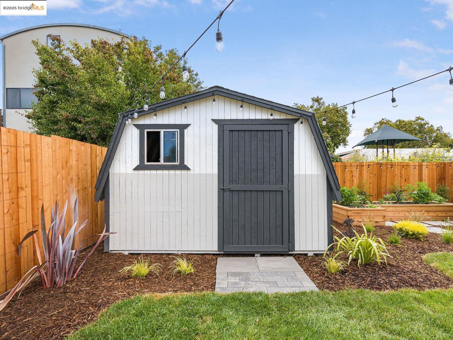 Detail Gallery Image 9 of 60 For 1415 10th St, Berkeley,  CA 94710 - 3 Beds | 3/1 Baths