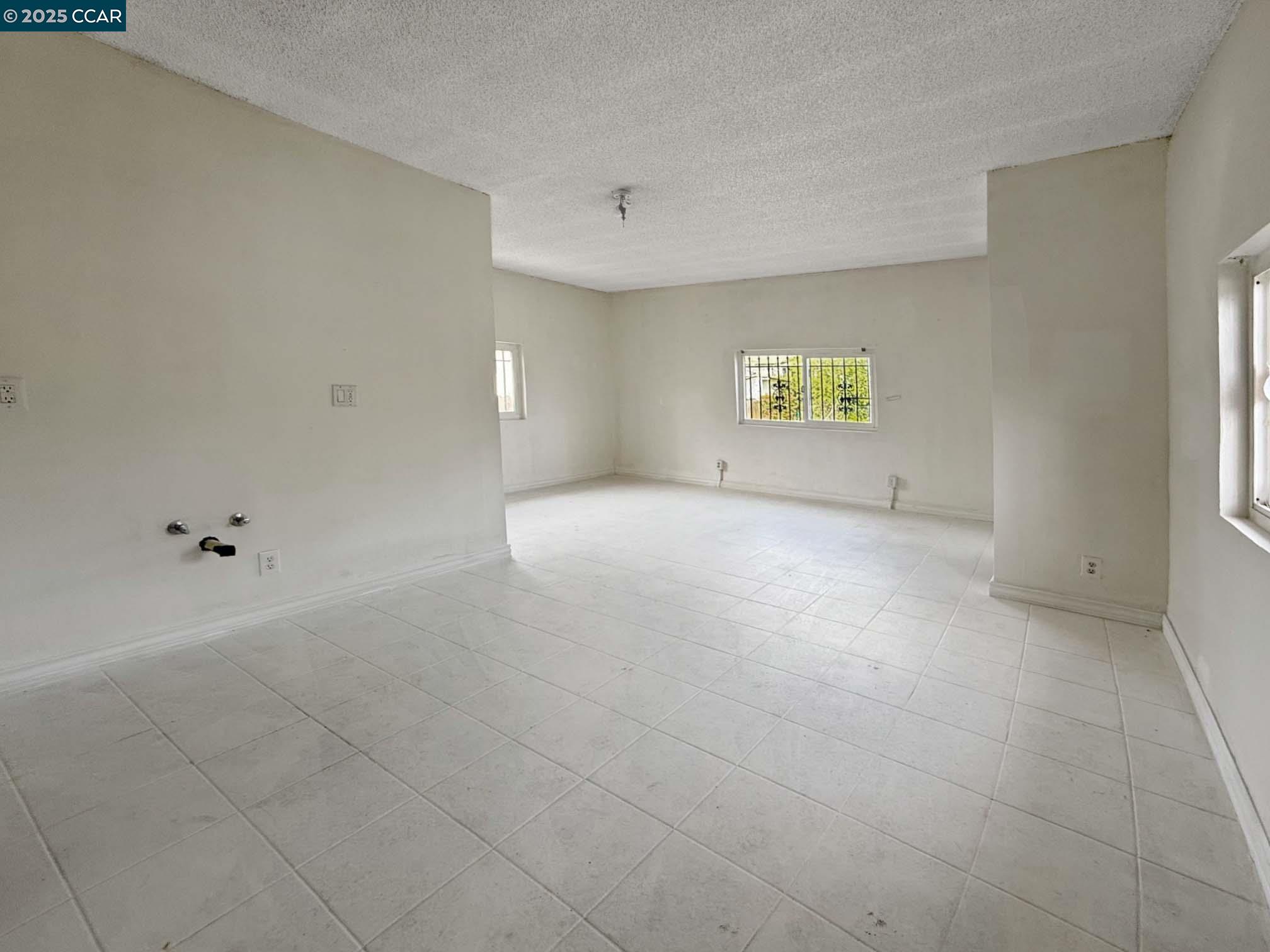 Detail Gallery Image 14 of 17 For 2129 Harrington Ave, Oakland,  CA 94601 - 2 Beds | 2 Baths