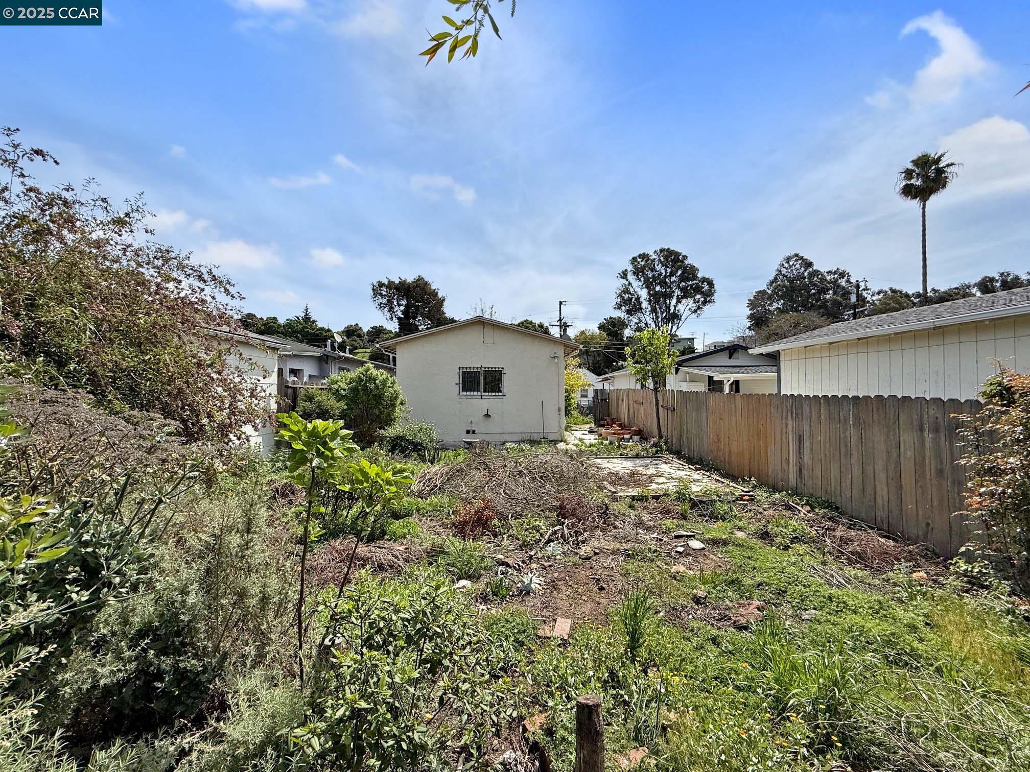 Detail Gallery Image 16 of 17 For 2129 Harrington Ave, Oakland,  CA 94601 - 2 Beds | 2 Baths