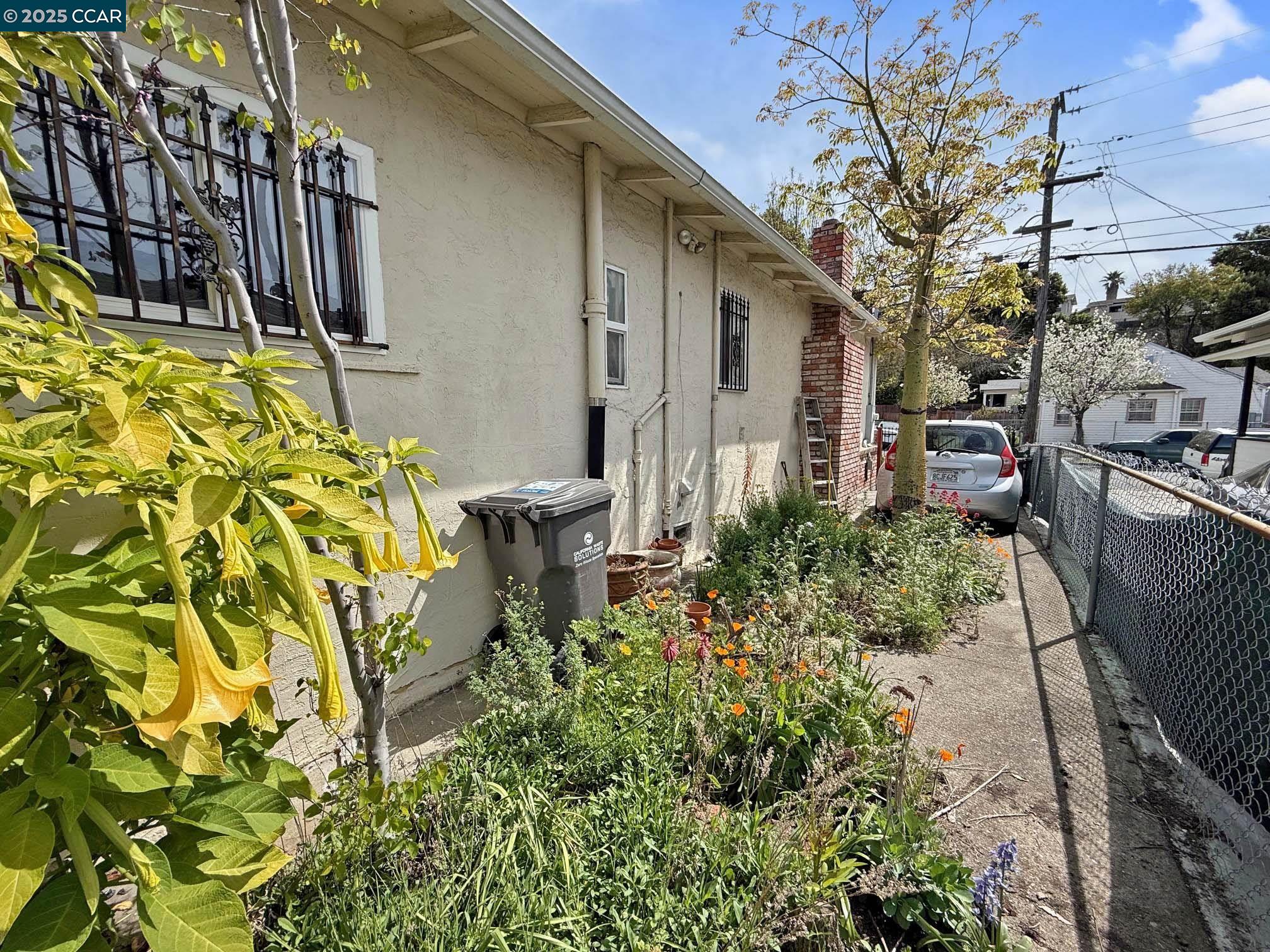 Detail Gallery Image 17 of 17 For 2129 Harrington Ave, Oakland,  CA 94601 - 2 Beds | 2 Baths