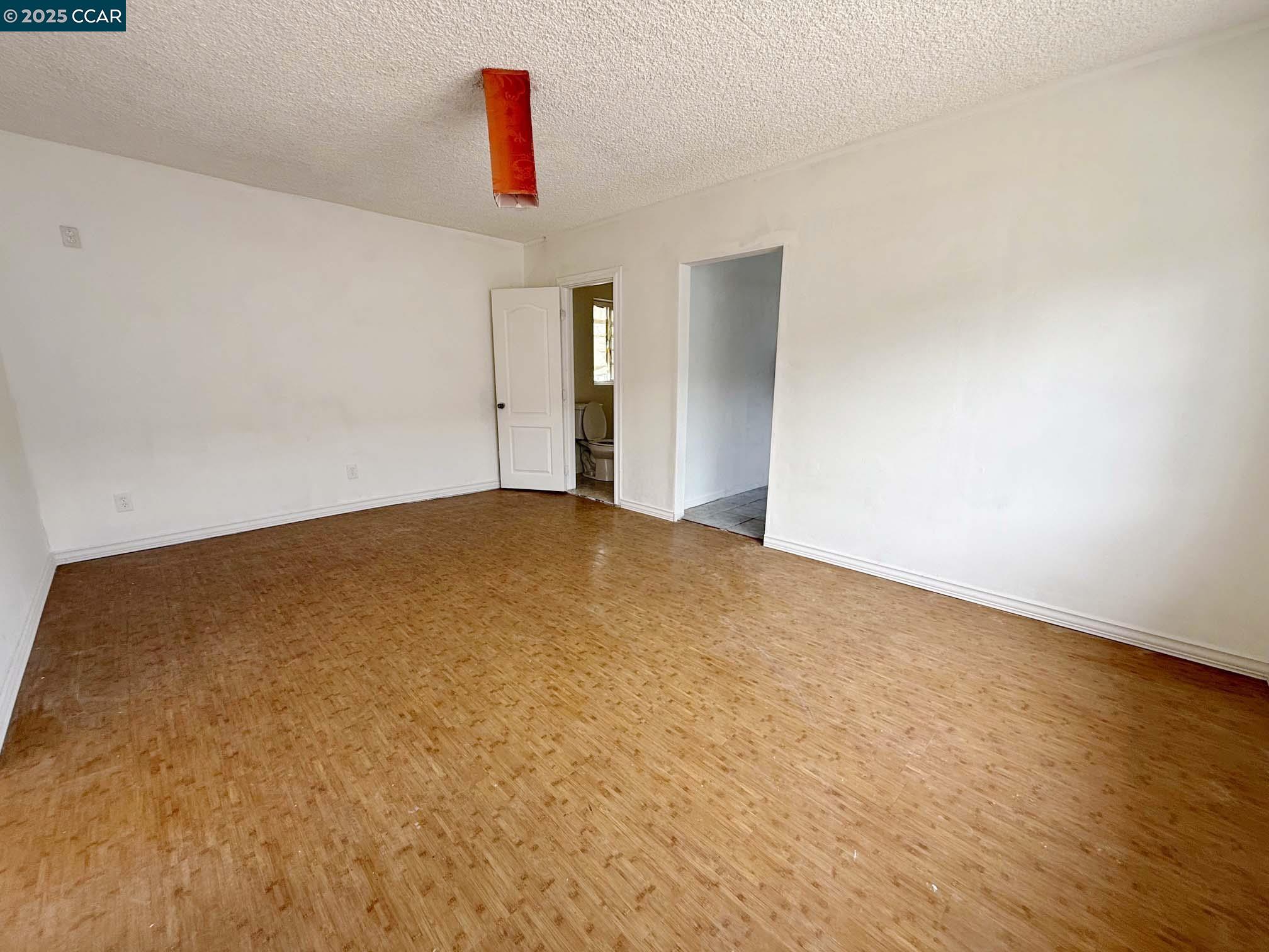 Detail Gallery Image 5 of 17 For 2129 Harrington Ave, Oakland,  CA 94601 - 2 Beds | 2 Baths