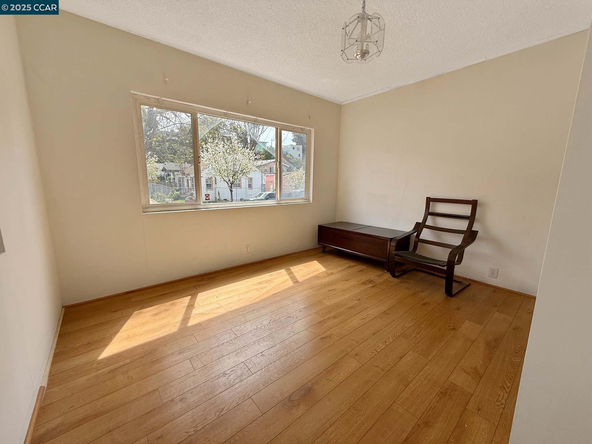 Detail Gallery Image 8 of 17 For 2129 Harrington Ave, Oakland,  CA 94601 - 2 Beds | 2 Baths